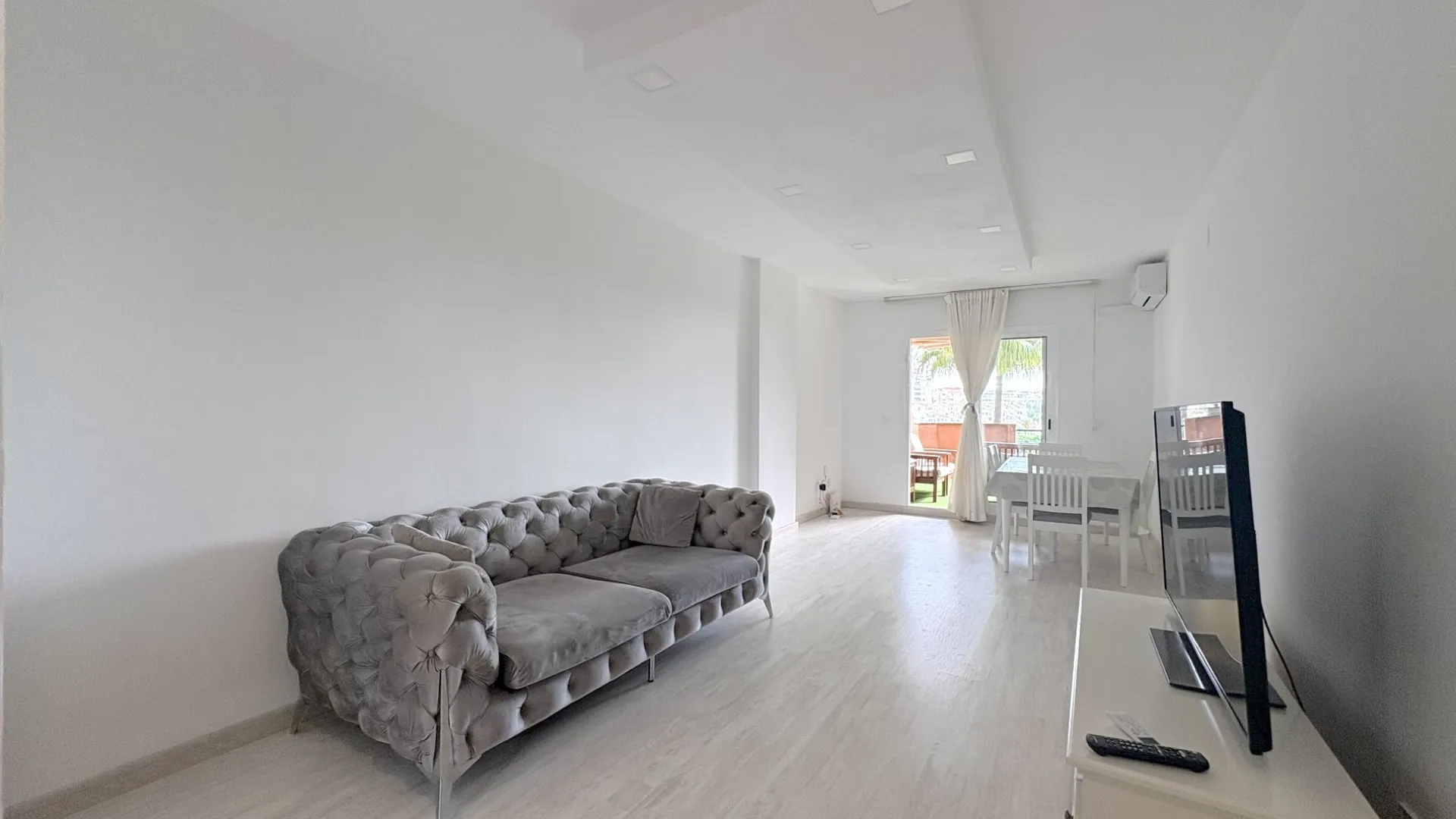Buy apartment with 2 bedrooms in Benalmadena Costa