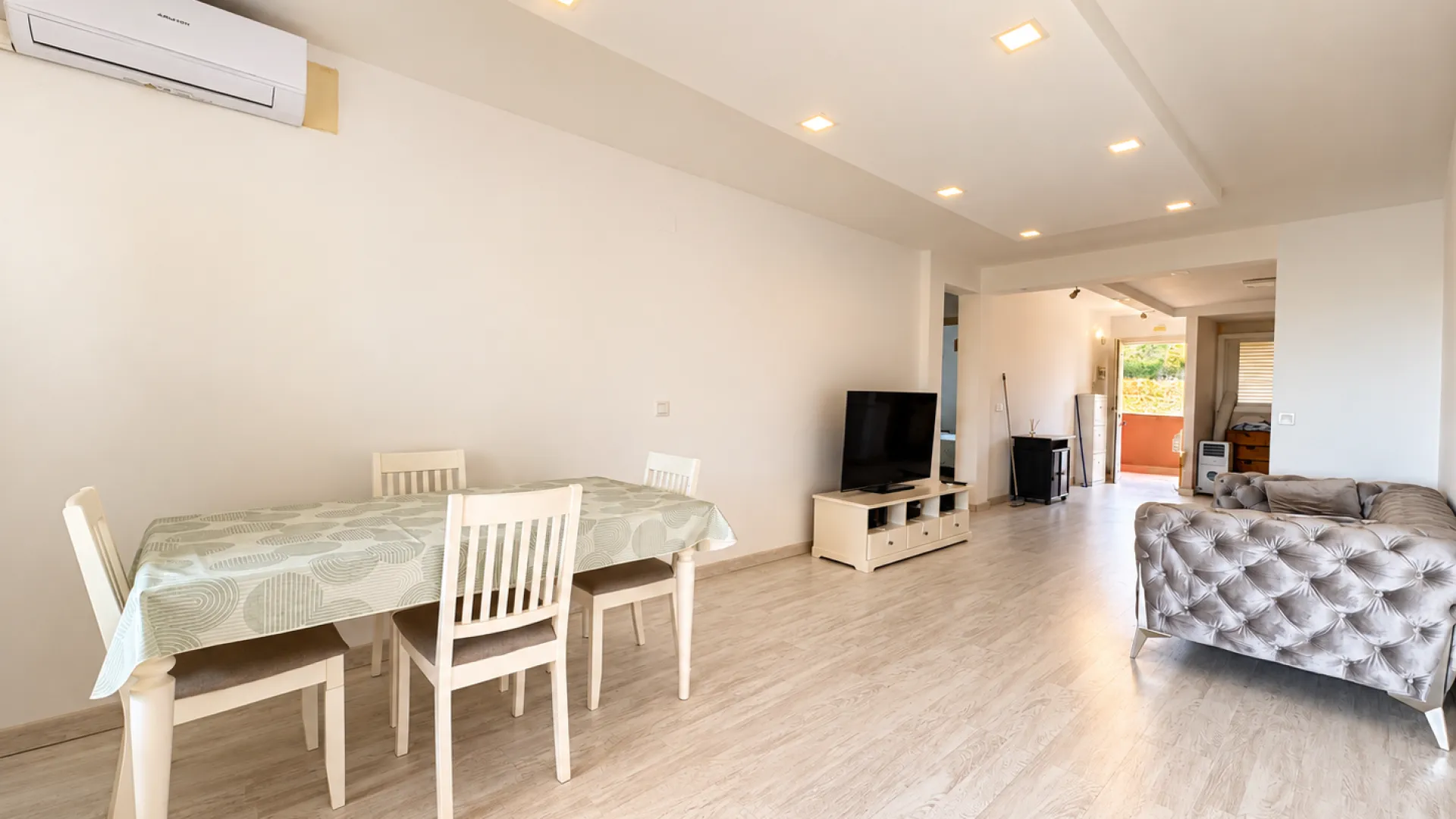 Buy apartment with 2 bedrooms in Benalmadena Costa
