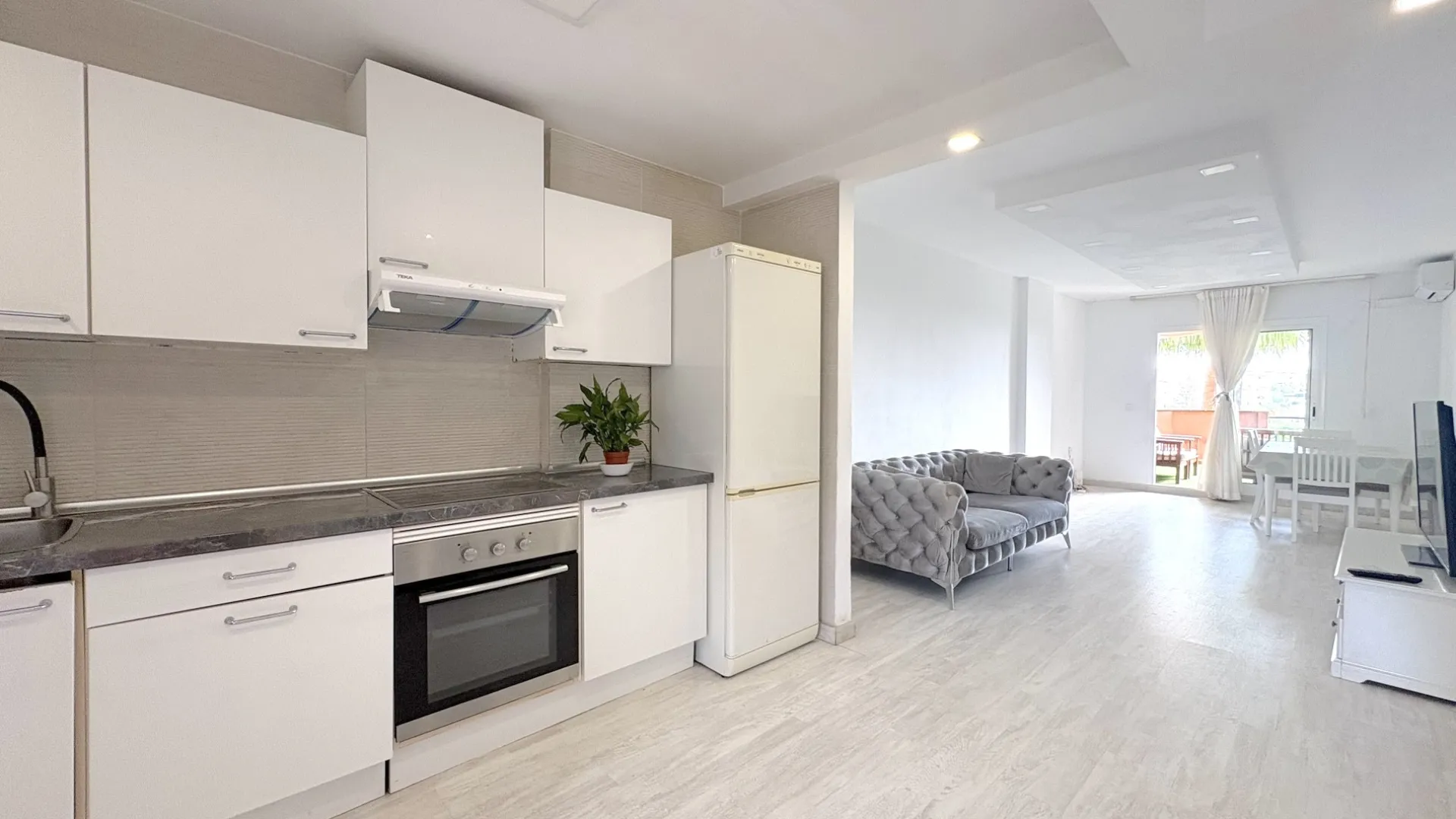 Buy apartment with 2 bedrooms in Benalmadena Costa