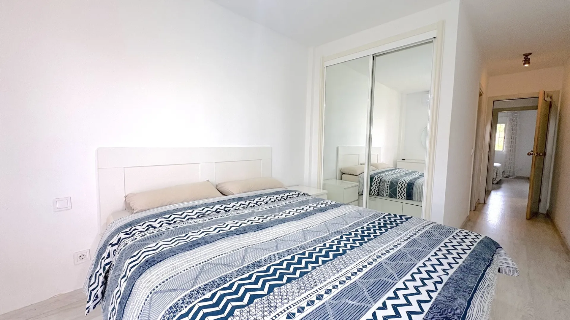 Buy apartment with 2 bedrooms in Benalmadena Costa