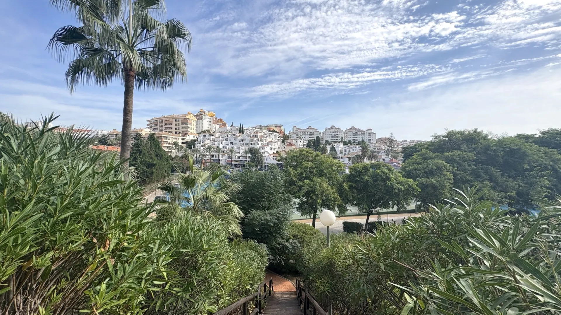 Buy apartment with 2 bedrooms in Benalmadena Costa