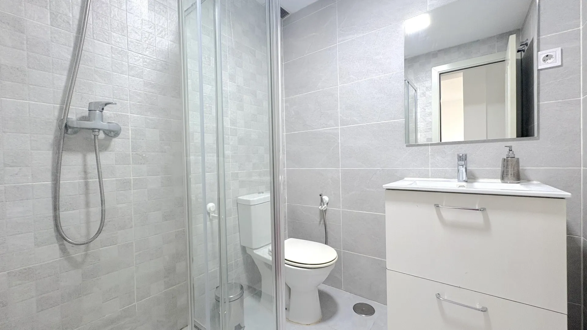 Buy apartment with 2 bedrooms in Benalmadena Costa