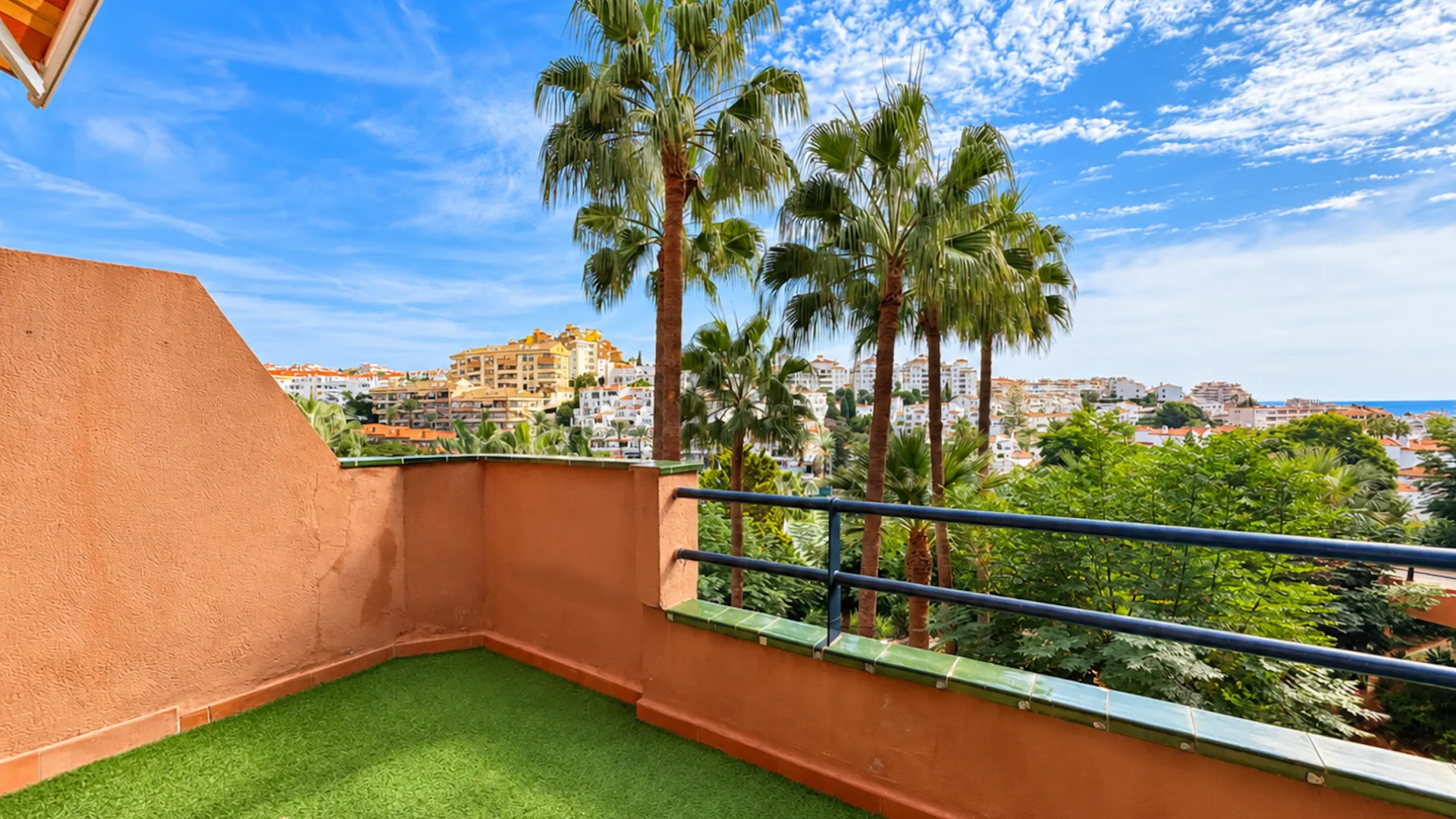 Buy apartment with 2 bedrooms in Benalmadena Costa