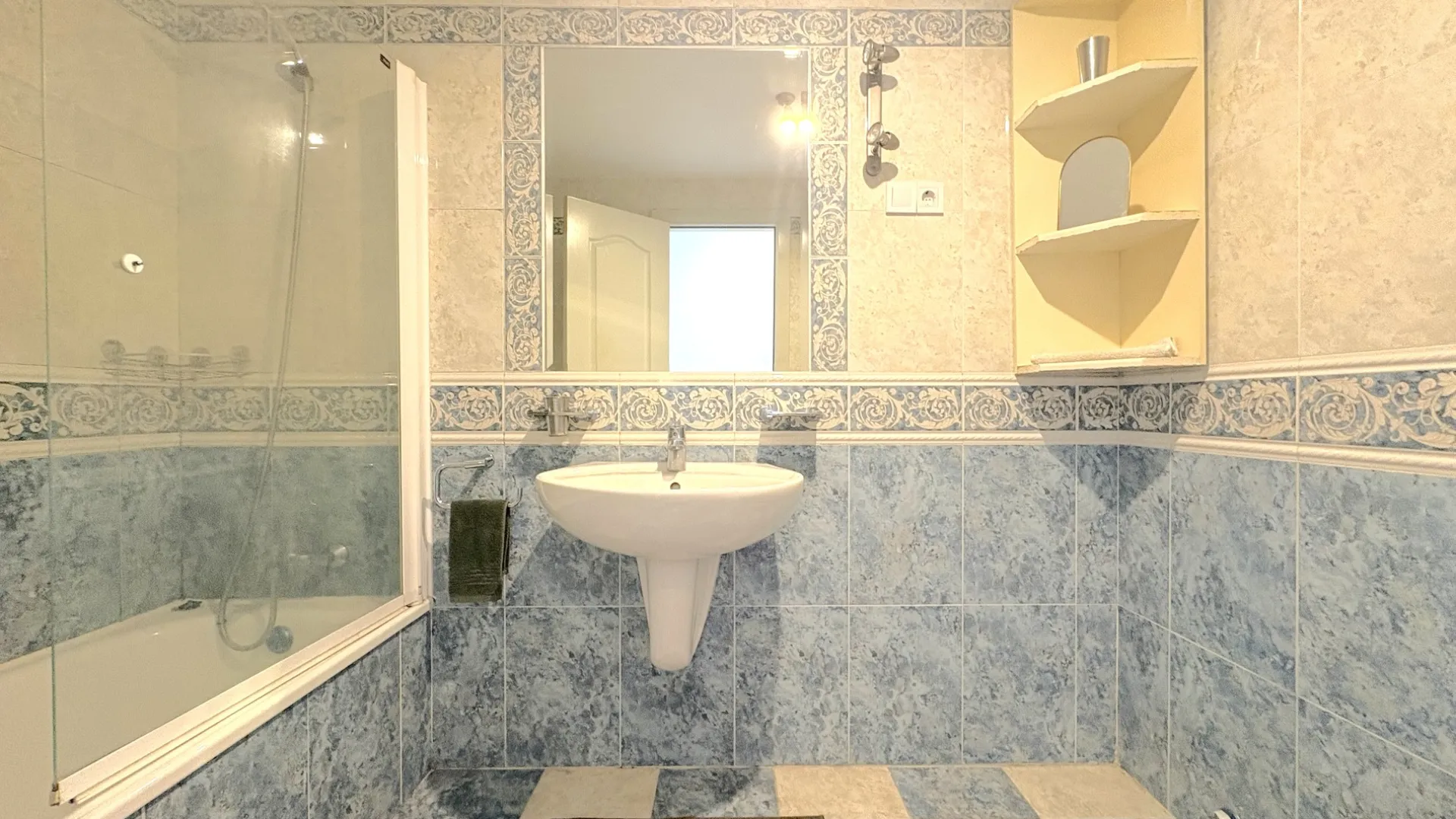 Buy apartment with 2 bedrooms in Benalmadena Costa