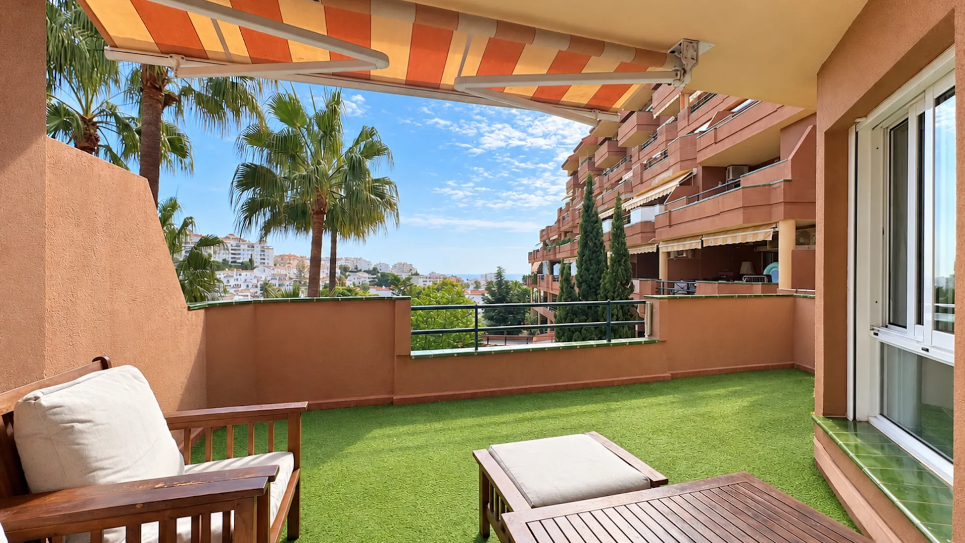 Buy apartment with 2 bedrooms in Benalmadena Costa