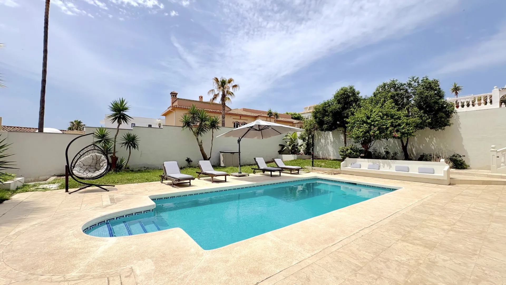 Buy house in El Faro de Calaburras with 7 bedrooms