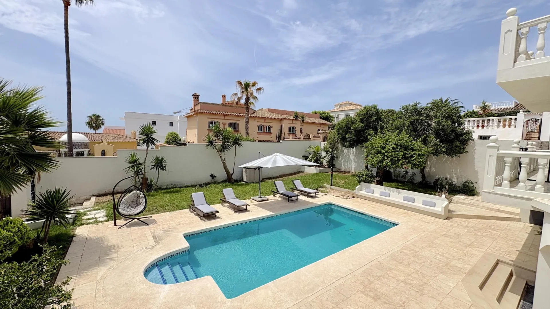Buy house in El Faro de Calaburras with 7 bedrooms