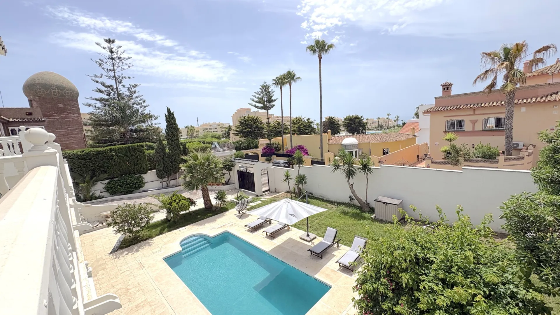 Buy house in El Faro de Calaburras with 7 bedrooms