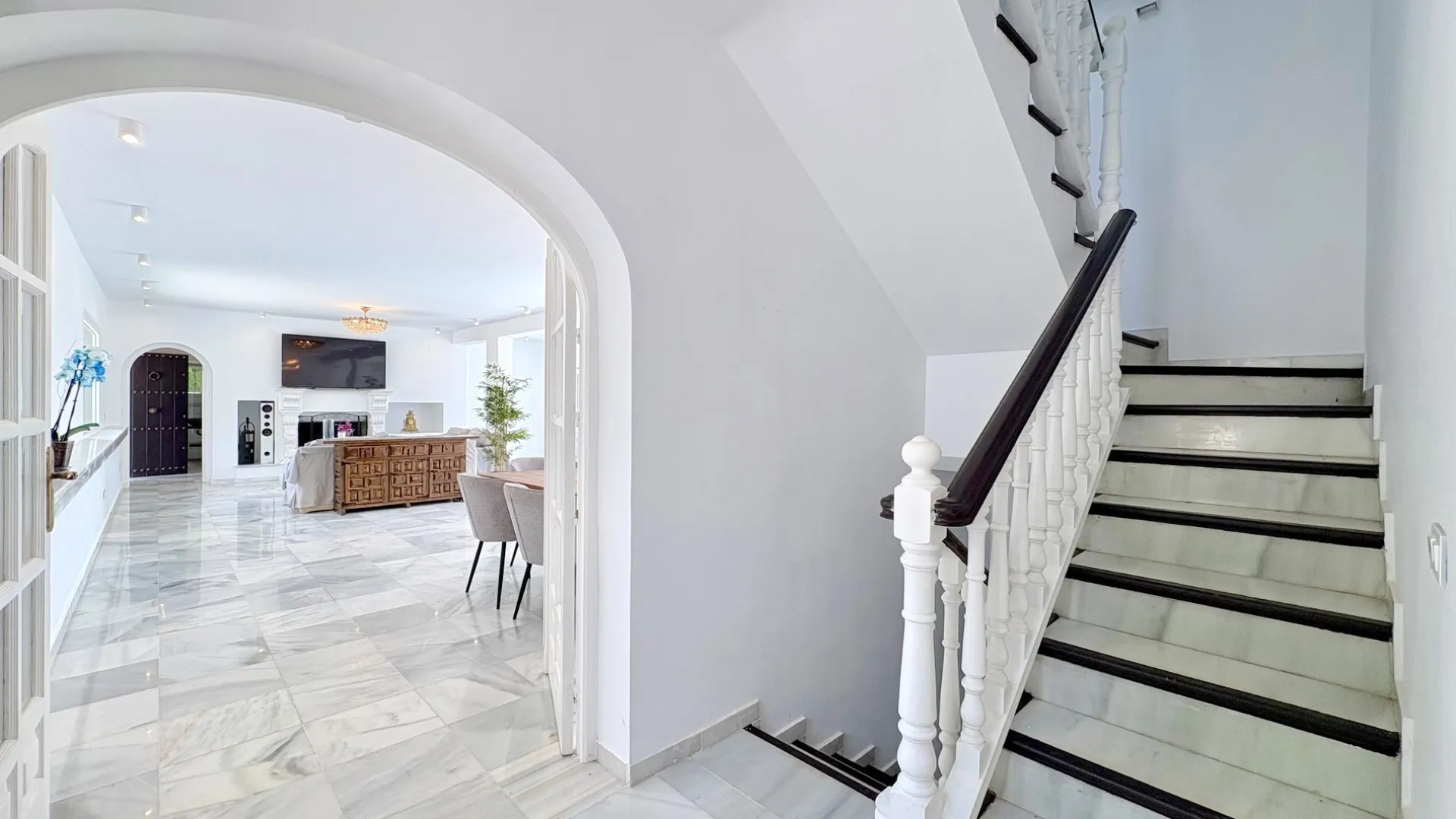Buy house in El Faro de Calaburras with 7 bedrooms