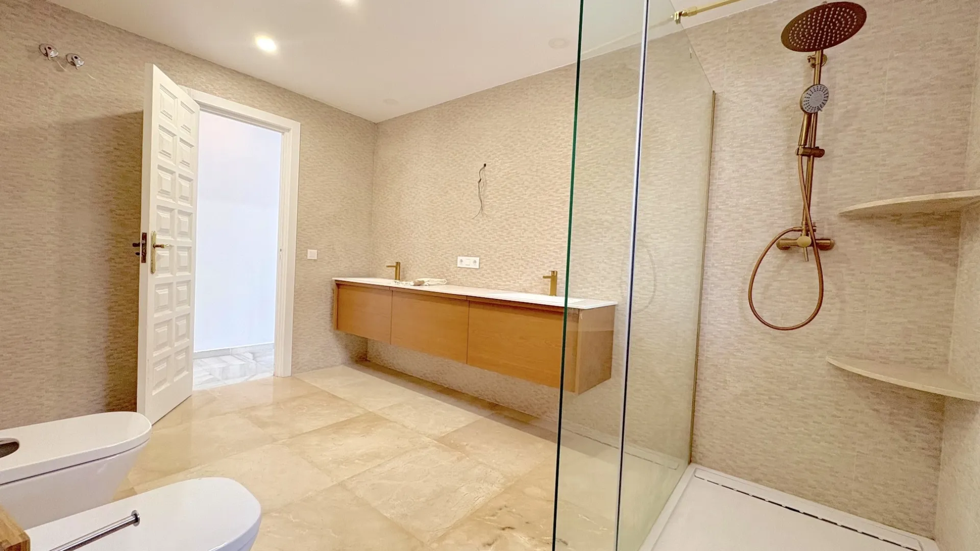 Buy house in El Faro de Calaburras with 7 bedrooms
