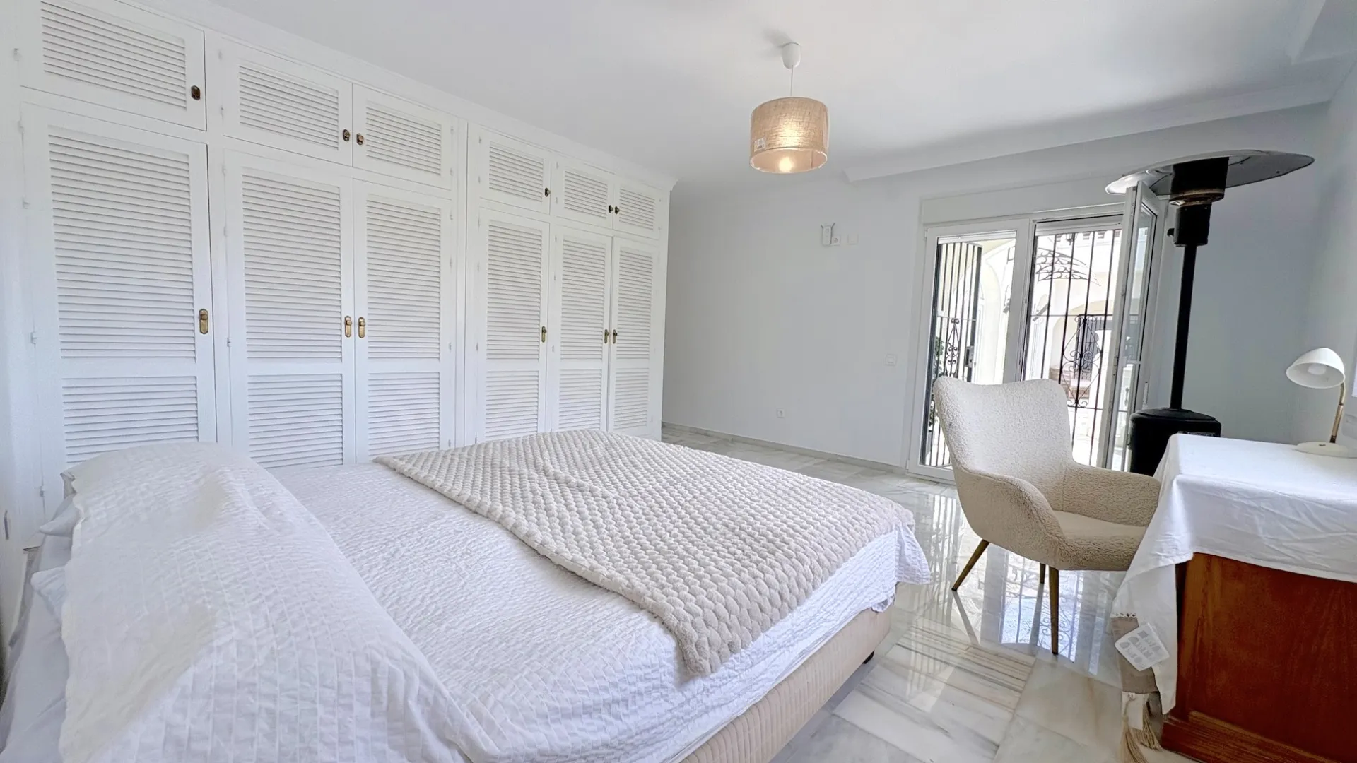 Buy house in El Faro de Calaburras with 7 bedrooms