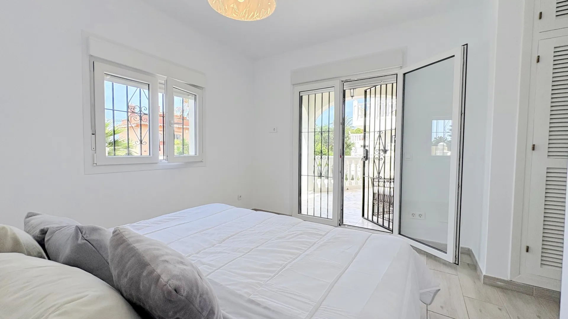 Buy house in El Faro de Calaburras with 7 bedrooms