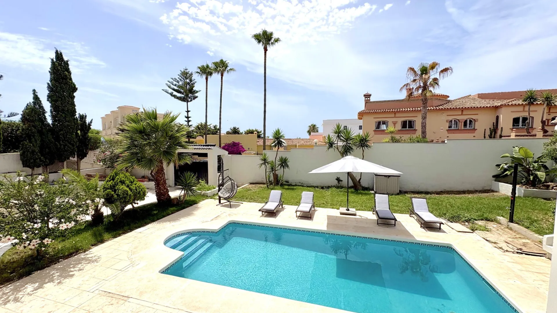 Buy house in El Faro de Calaburras with 7 bedrooms