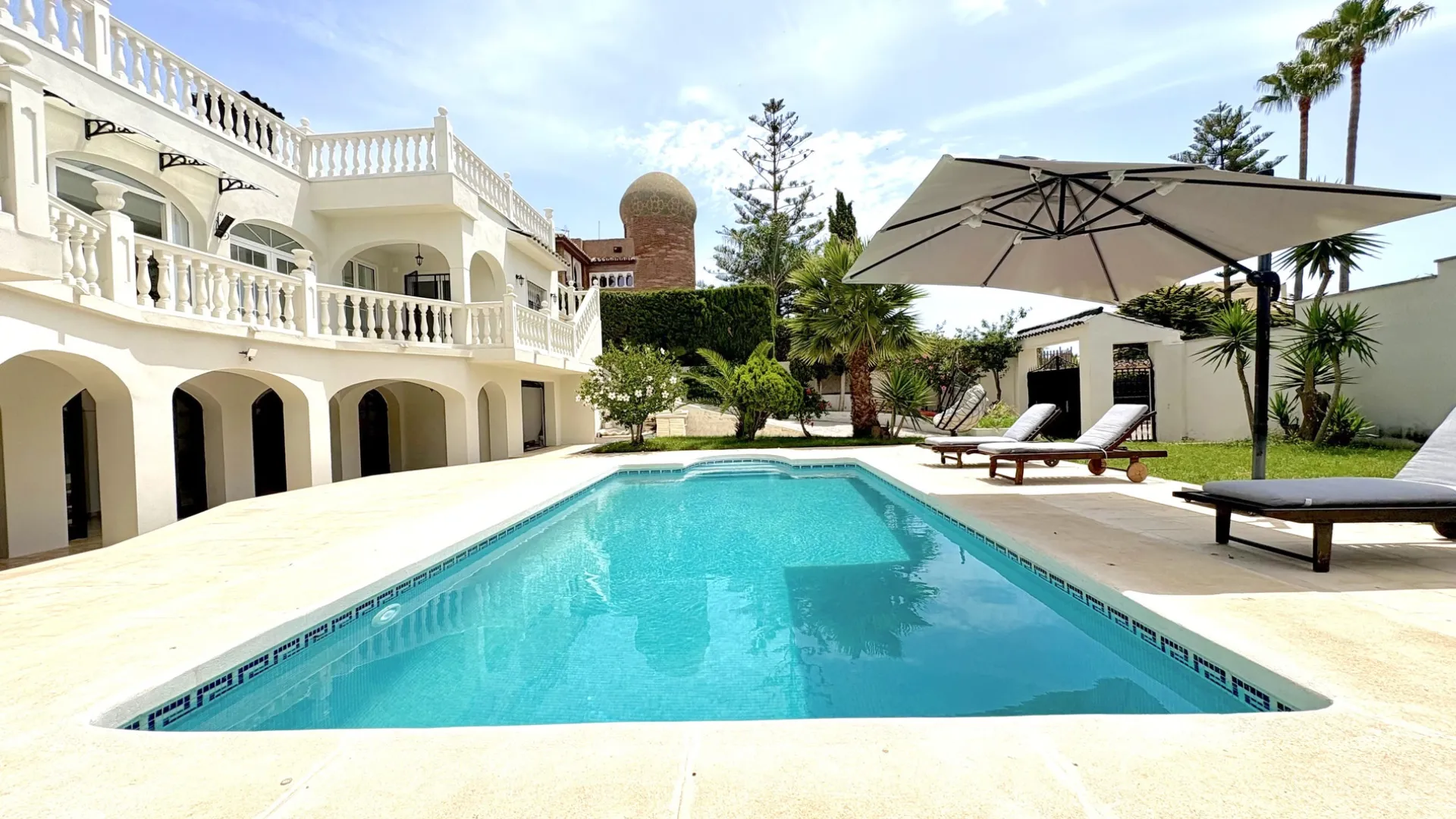 Buy house in El Faro de Calaburras with 7 bedrooms