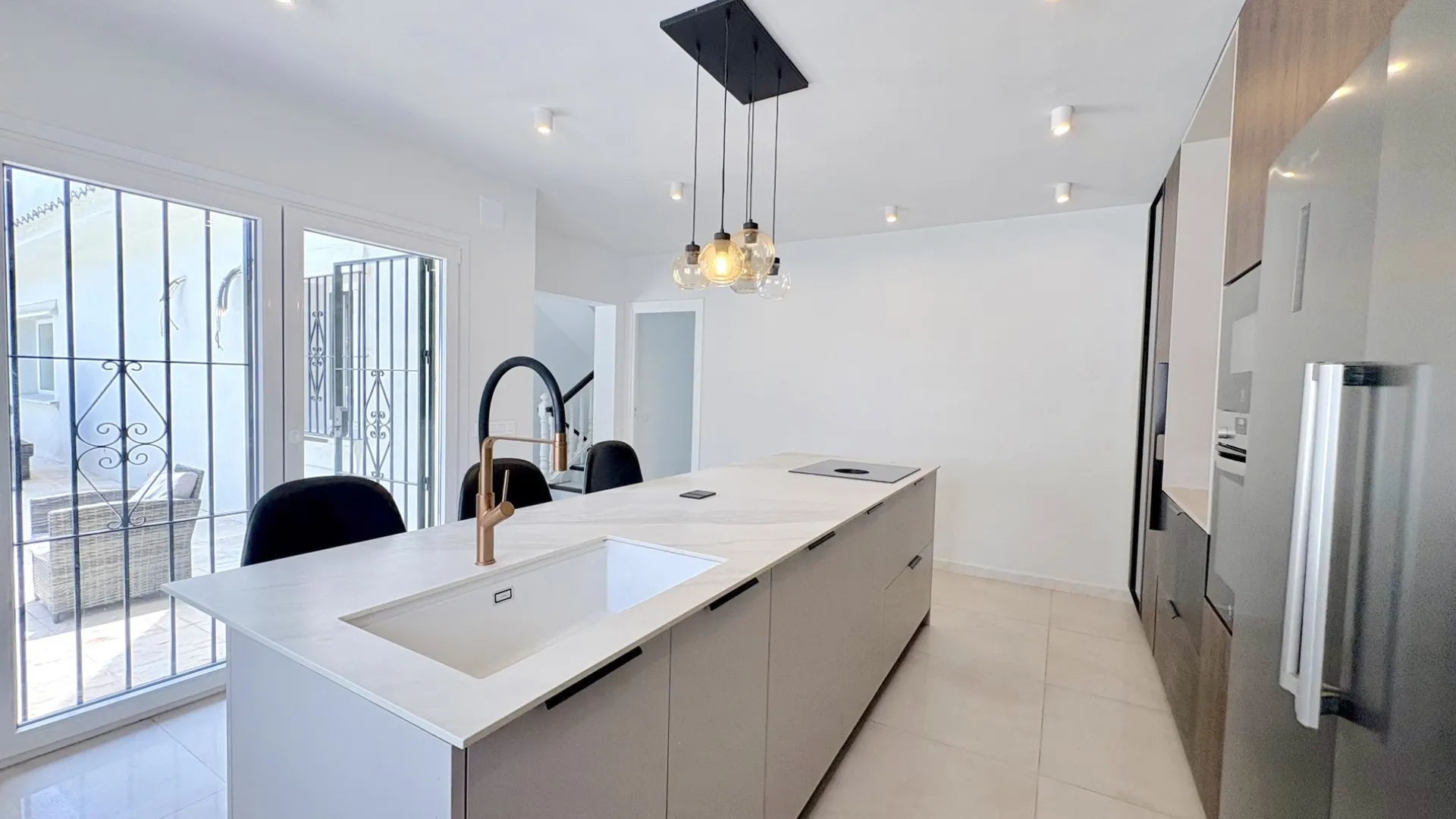 Buy house in El Faro de Calaburras with 7 bedrooms
