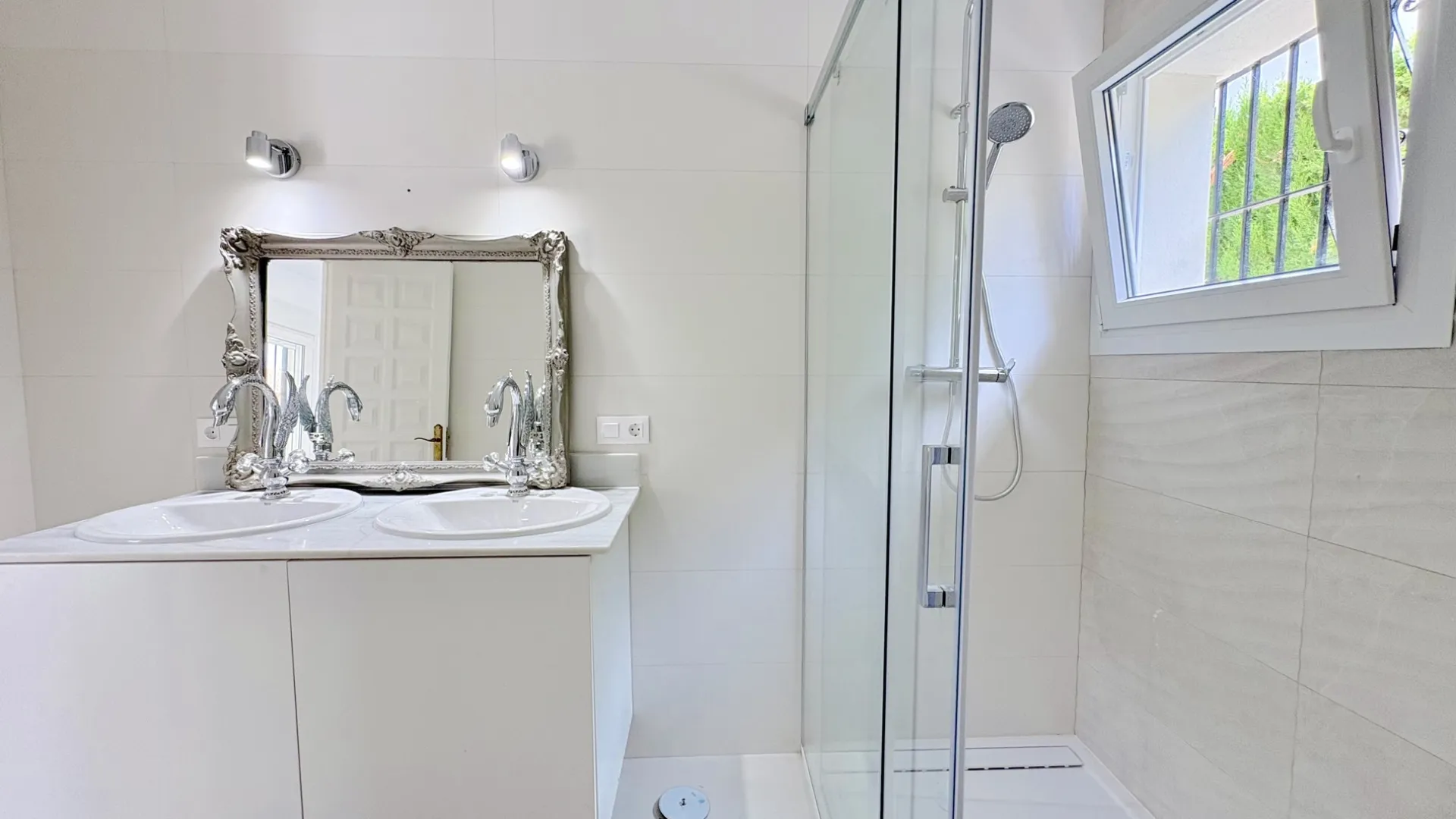 Buy house in El Faro de Calaburras with 7 bedrooms