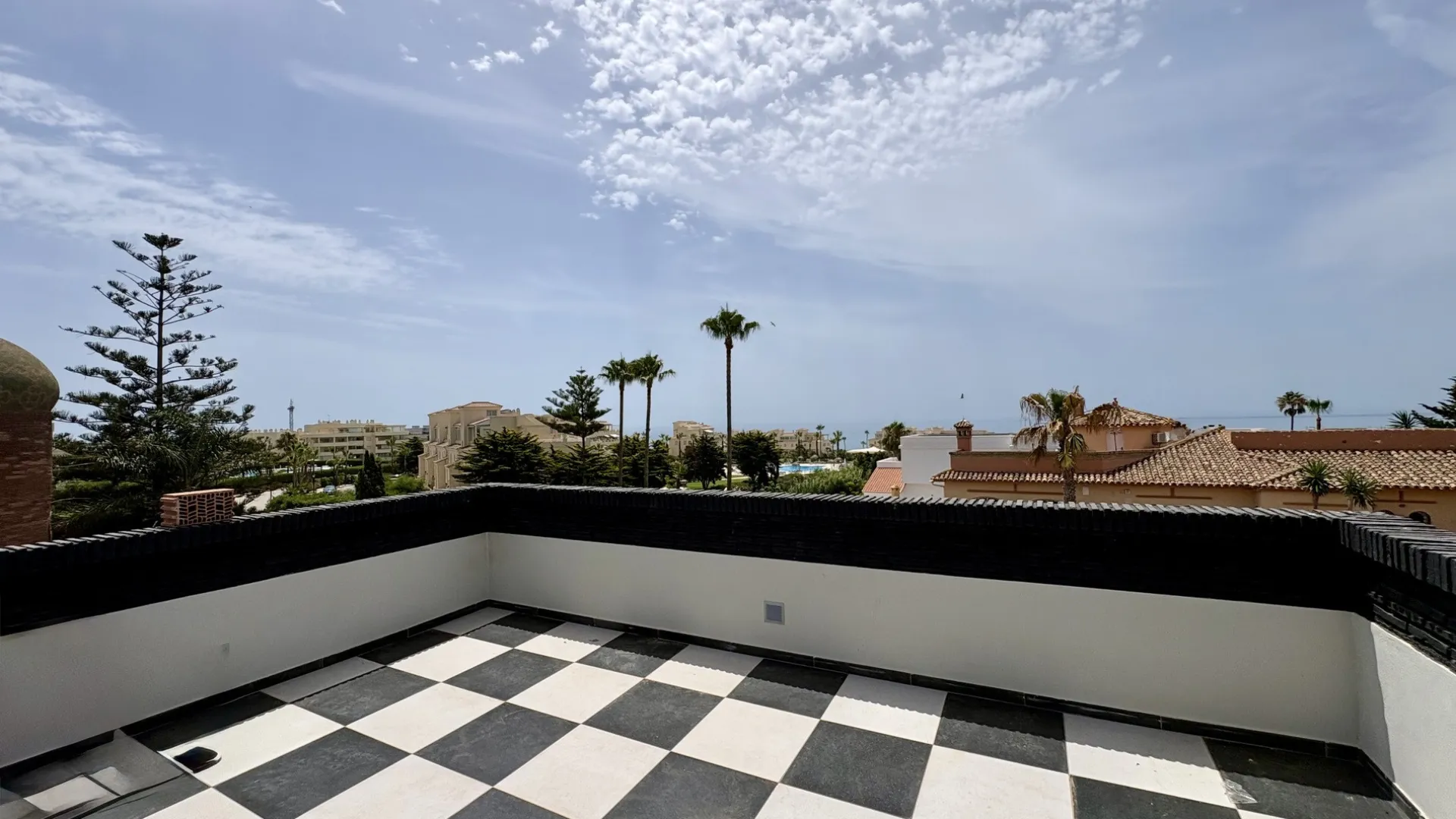 Buy house in El Faro de Calaburras with 7 bedrooms