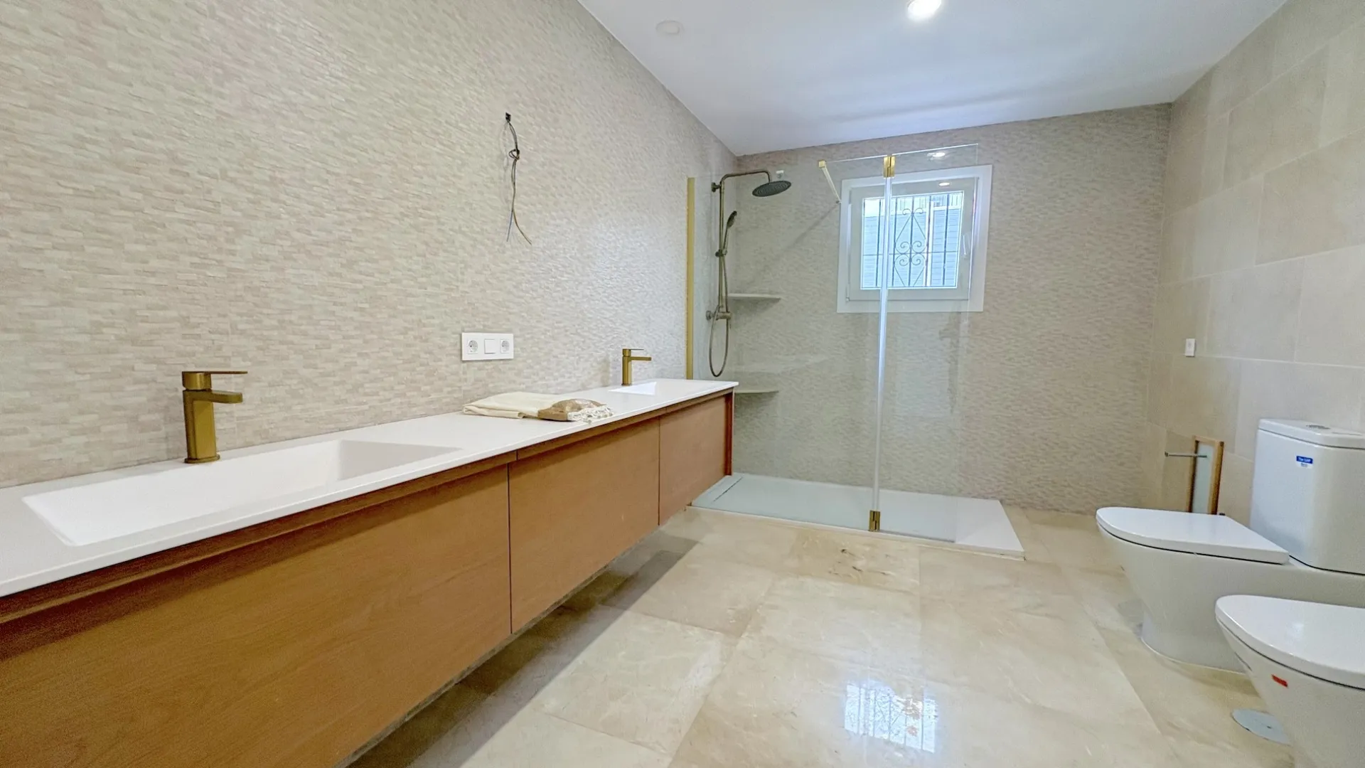 Buy house in El Faro de Calaburras with 7 bedrooms