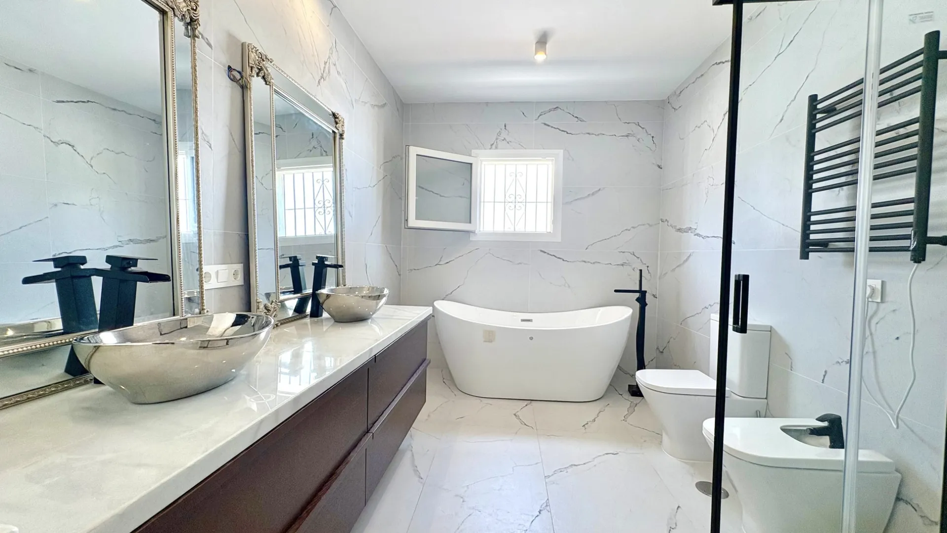 Buy house in El Faro de Calaburras with 7 bedrooms