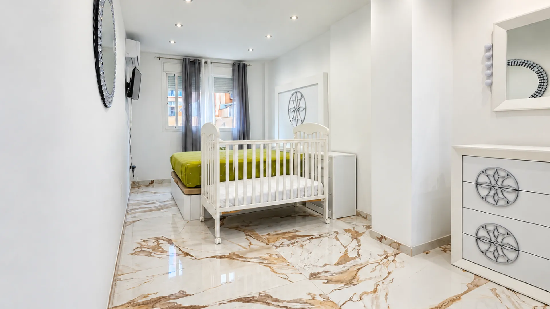 Las Lagunas apartment for sale