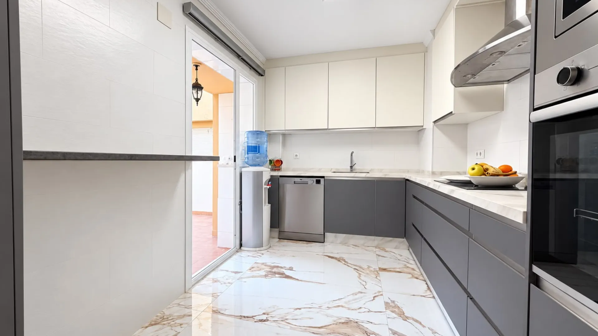 Las Lagunas apartment for sale
