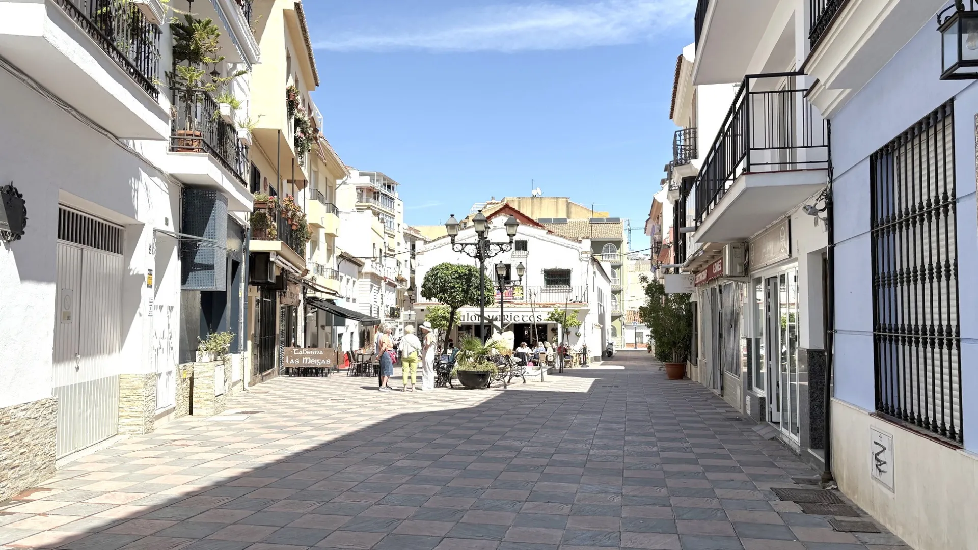 Las Lagunas apartment for sale