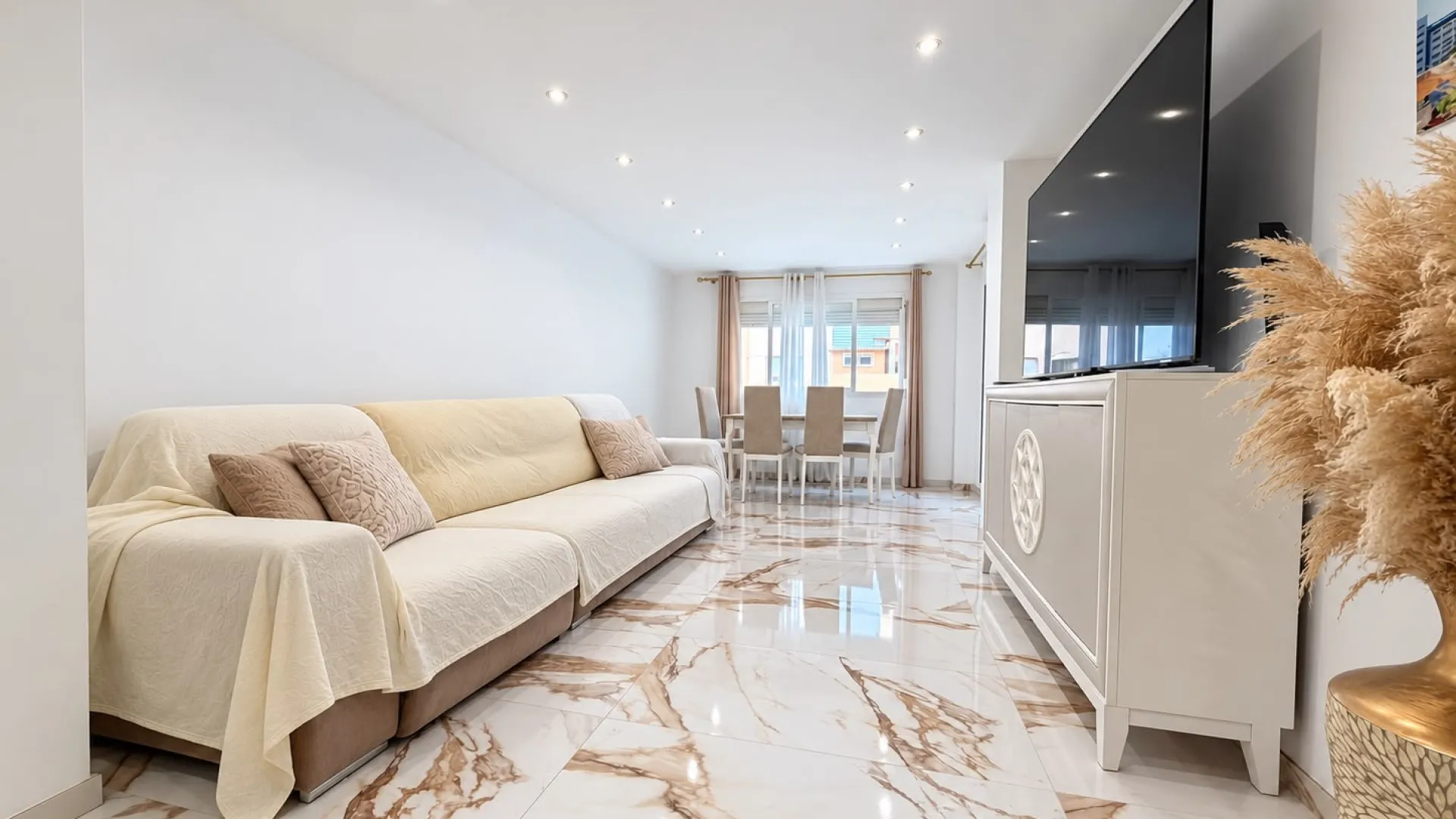 Las Lagunas apartment for sale