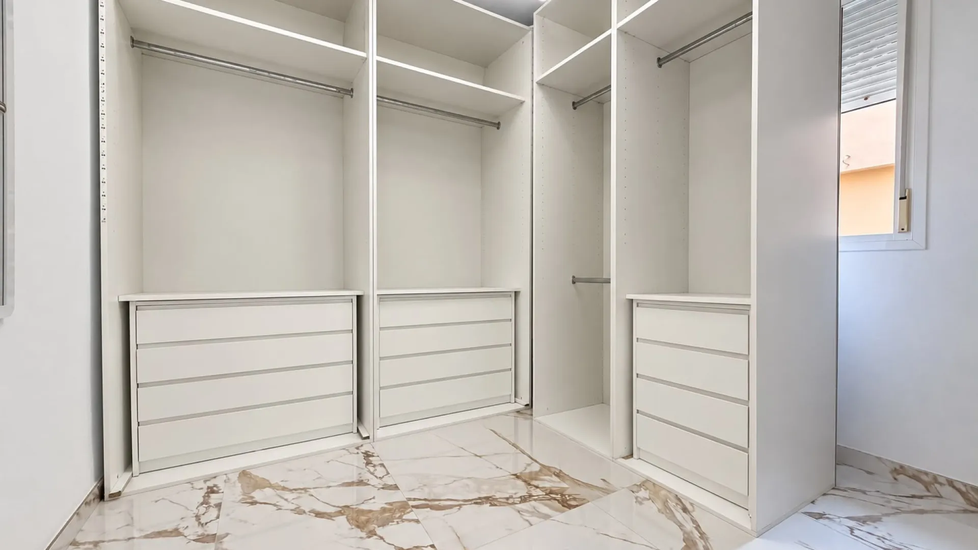 Las Lagunas apartment for sale