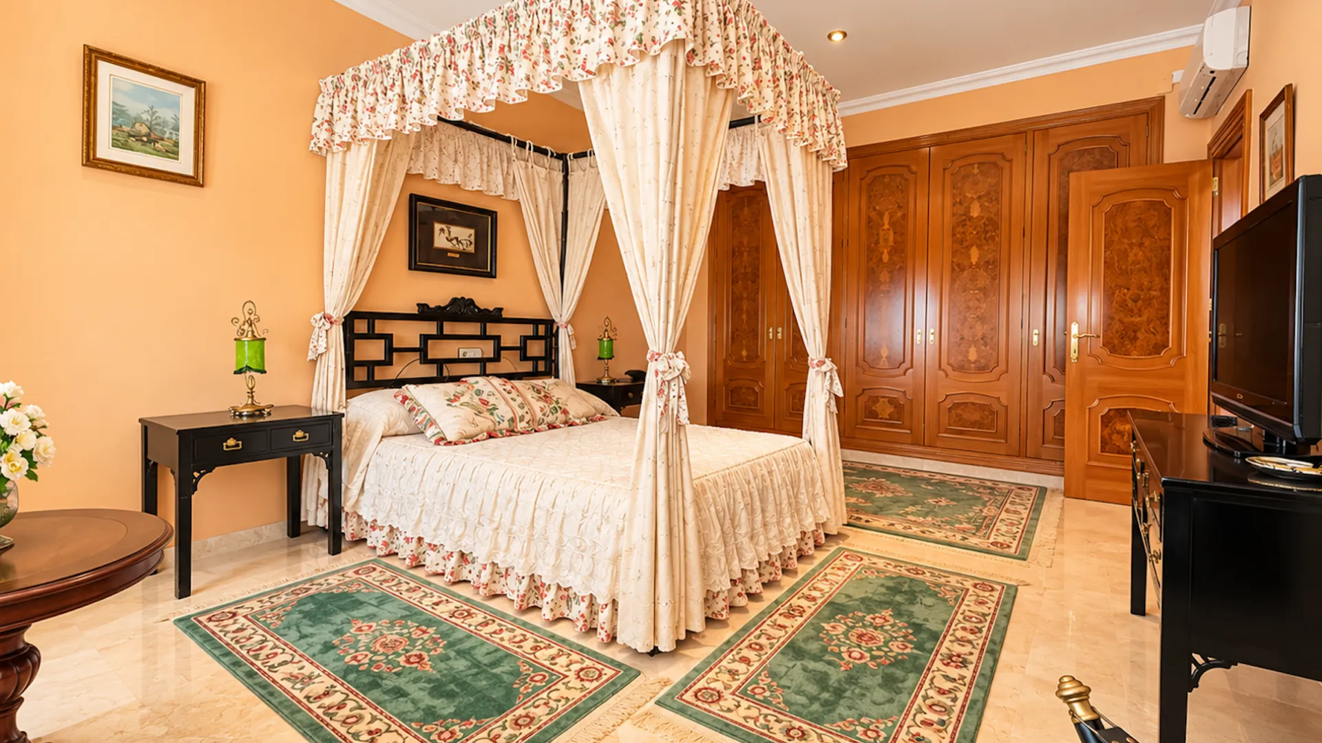 For sale house in Mijas Golf with 10 bedrooms