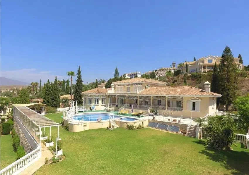 For sale house in Mijas Golf with 10 bedrooms
