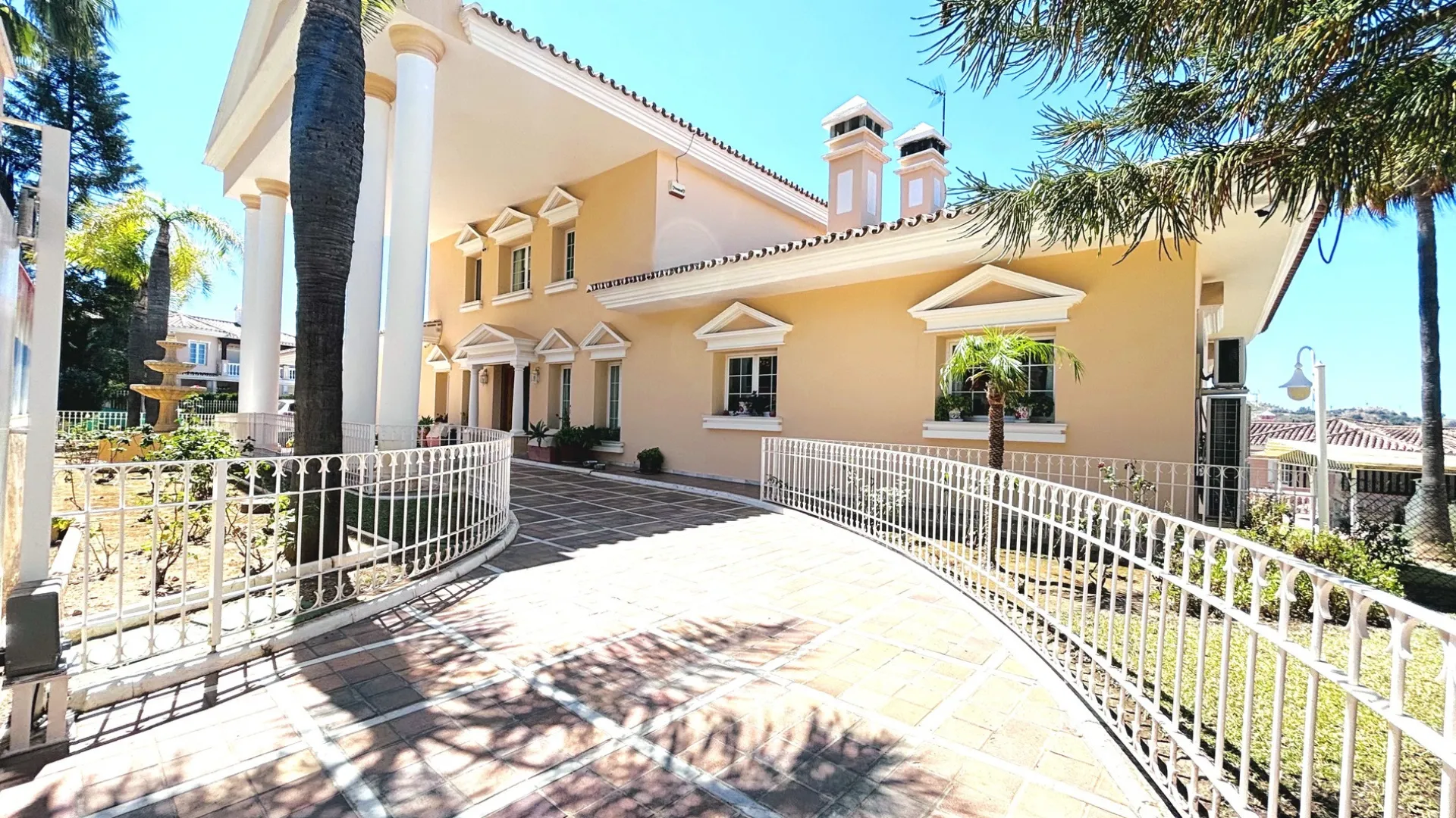 For sale house in Mijas Golf with 10 bedrooms