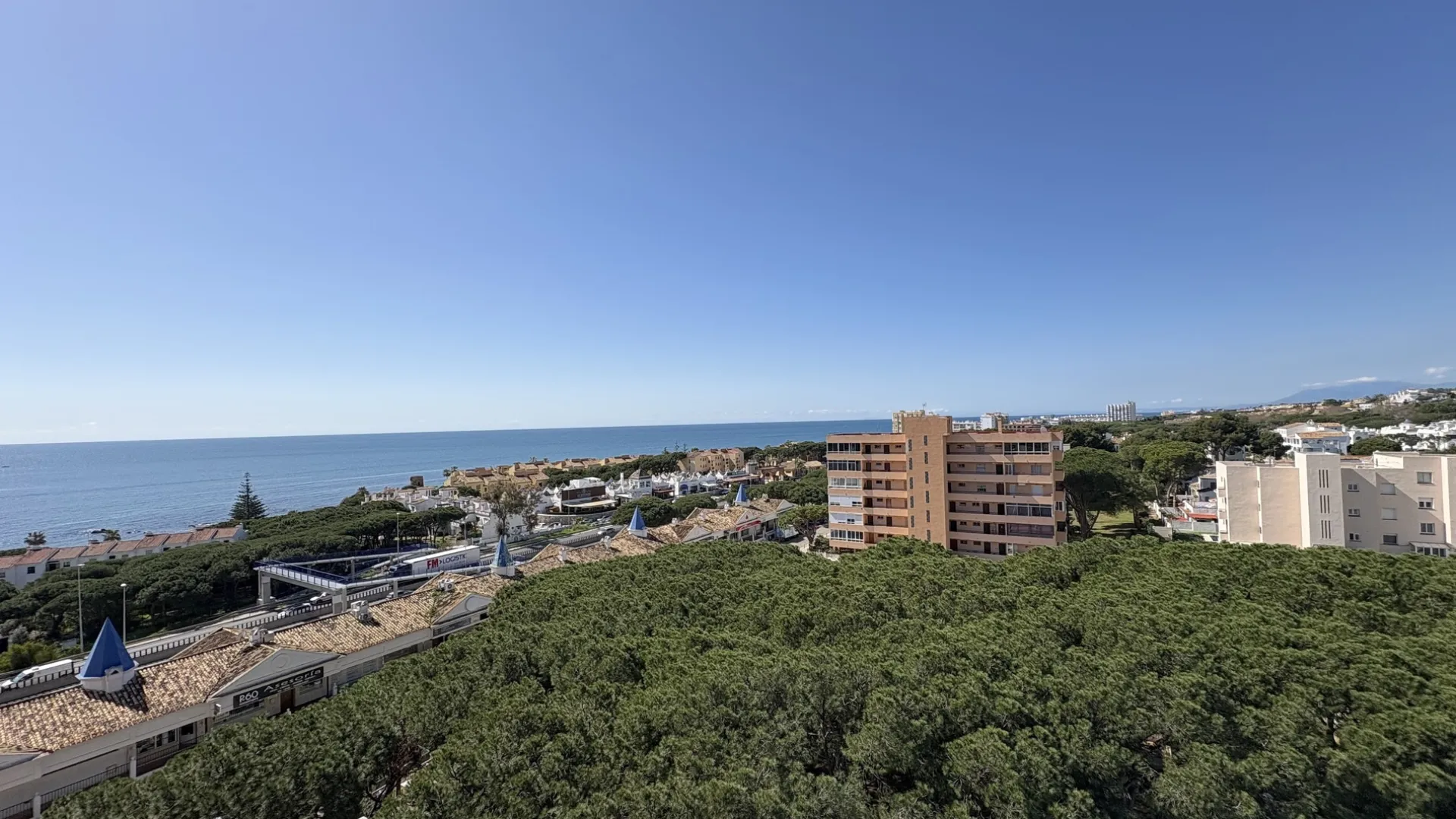 For sale Calahonda apartment with 2 bedrooms