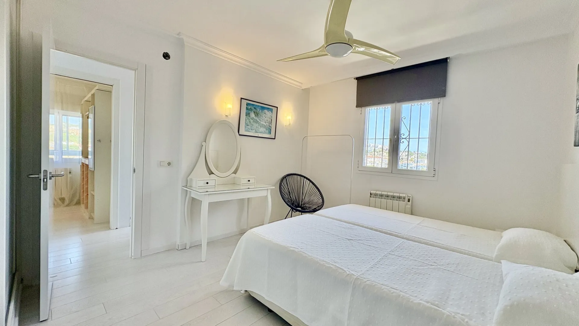 For sale Calahonda apartment with 2 bedrooms