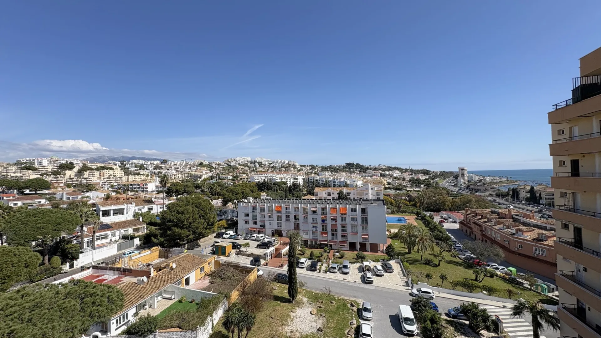 For sale Calahonda apartment with 2 bedrooms