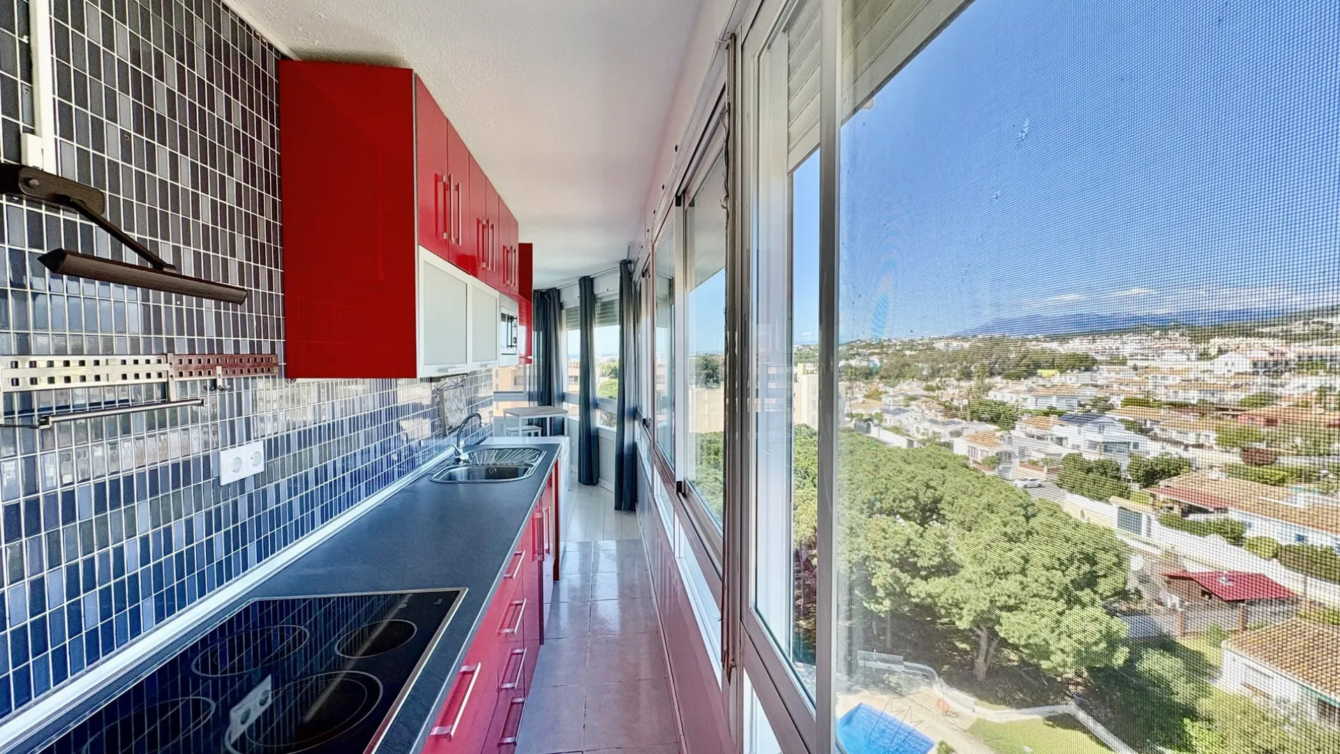 For sale Calahonda apartment with 2 bedrooms