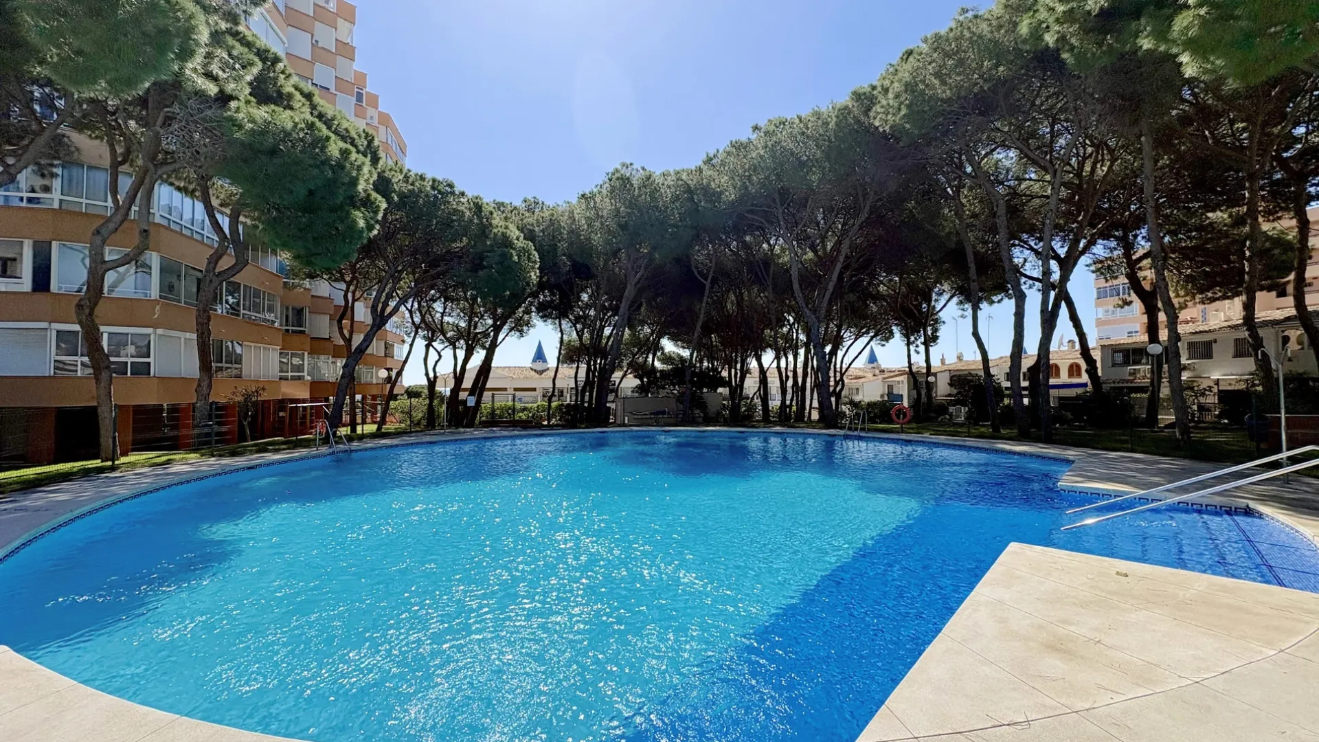 For sale Calahonda apartment with 2 bedrooms