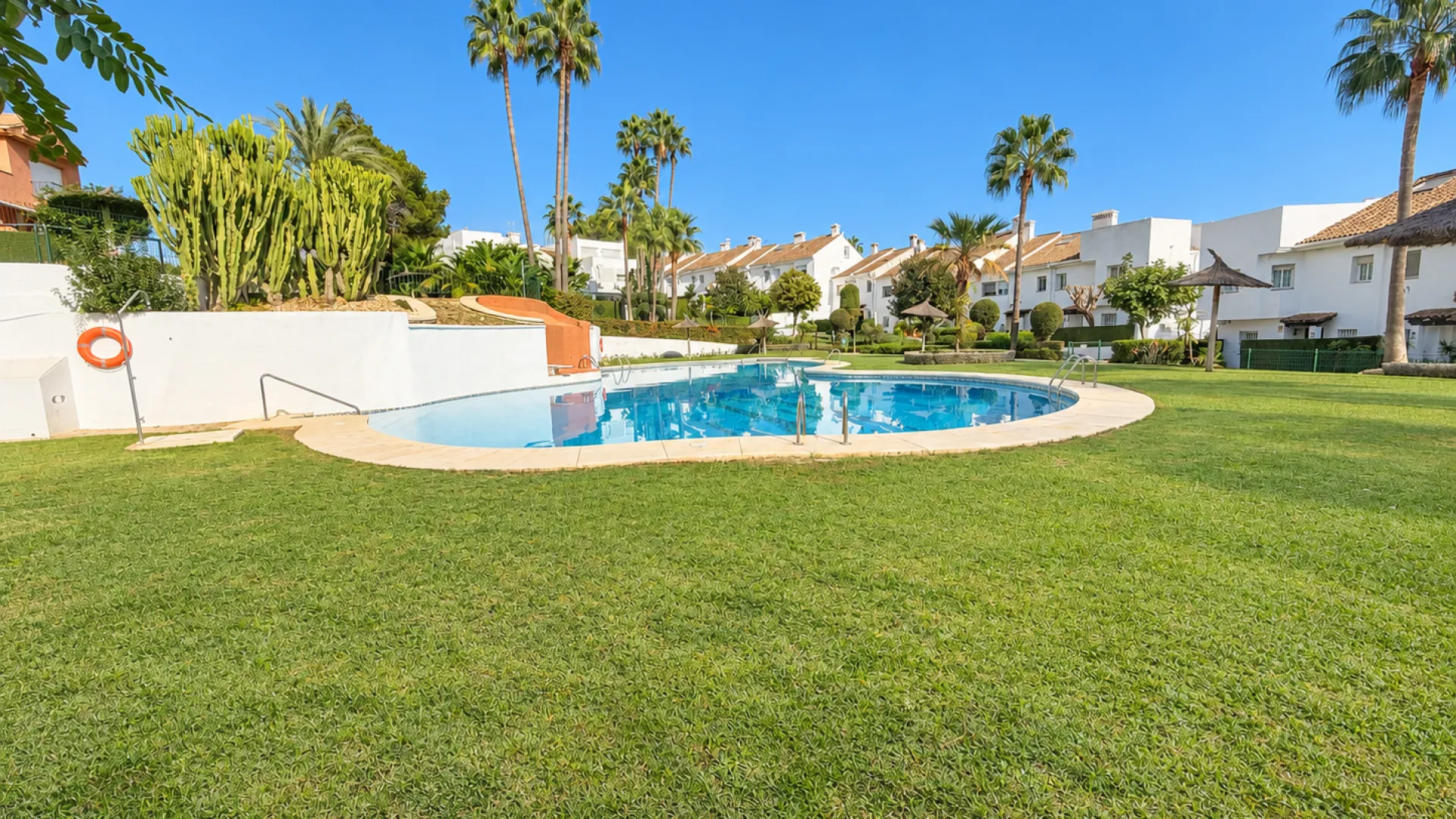 For sale house with 3 bedrooms in Estepona