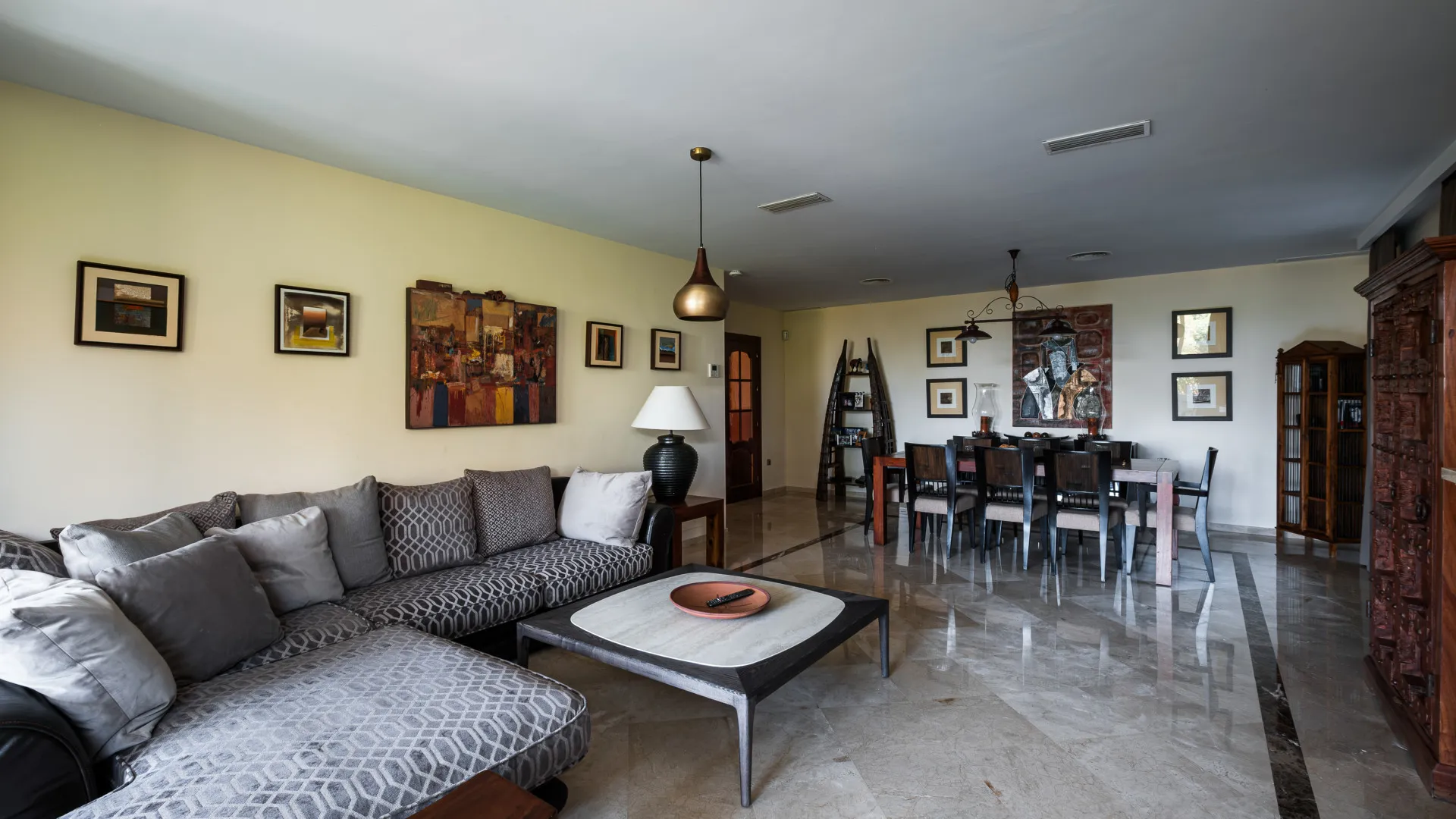 Se vende chalet en Alhaurin de la Torre con 5 dormitorios