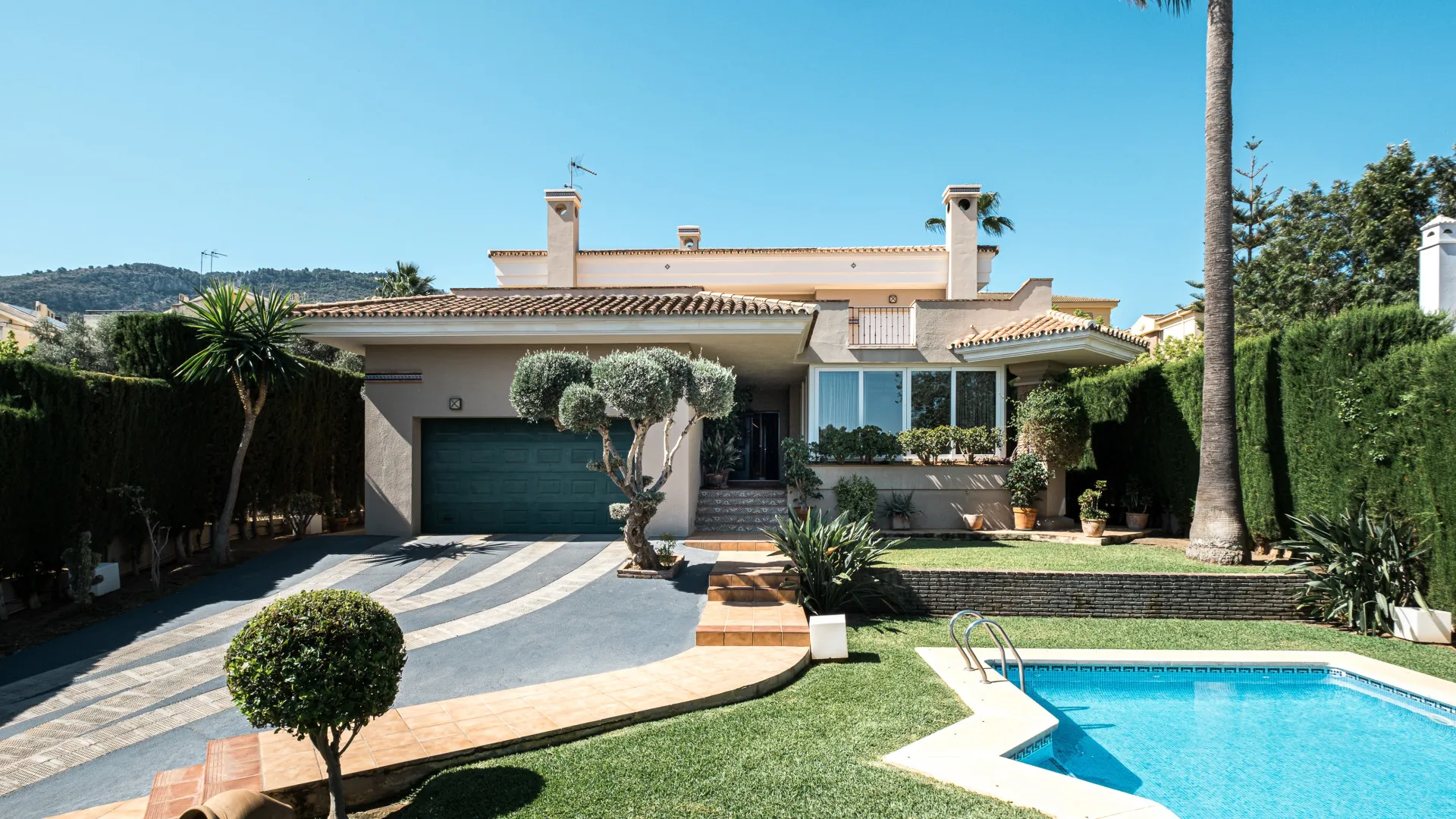 Se vende chalet en Alhaurin de la Torre con 5 dormitorios