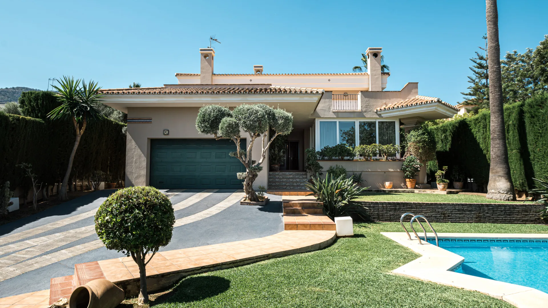 Se vende chalet en Alhaurin de la Torre con 5 dormitorios