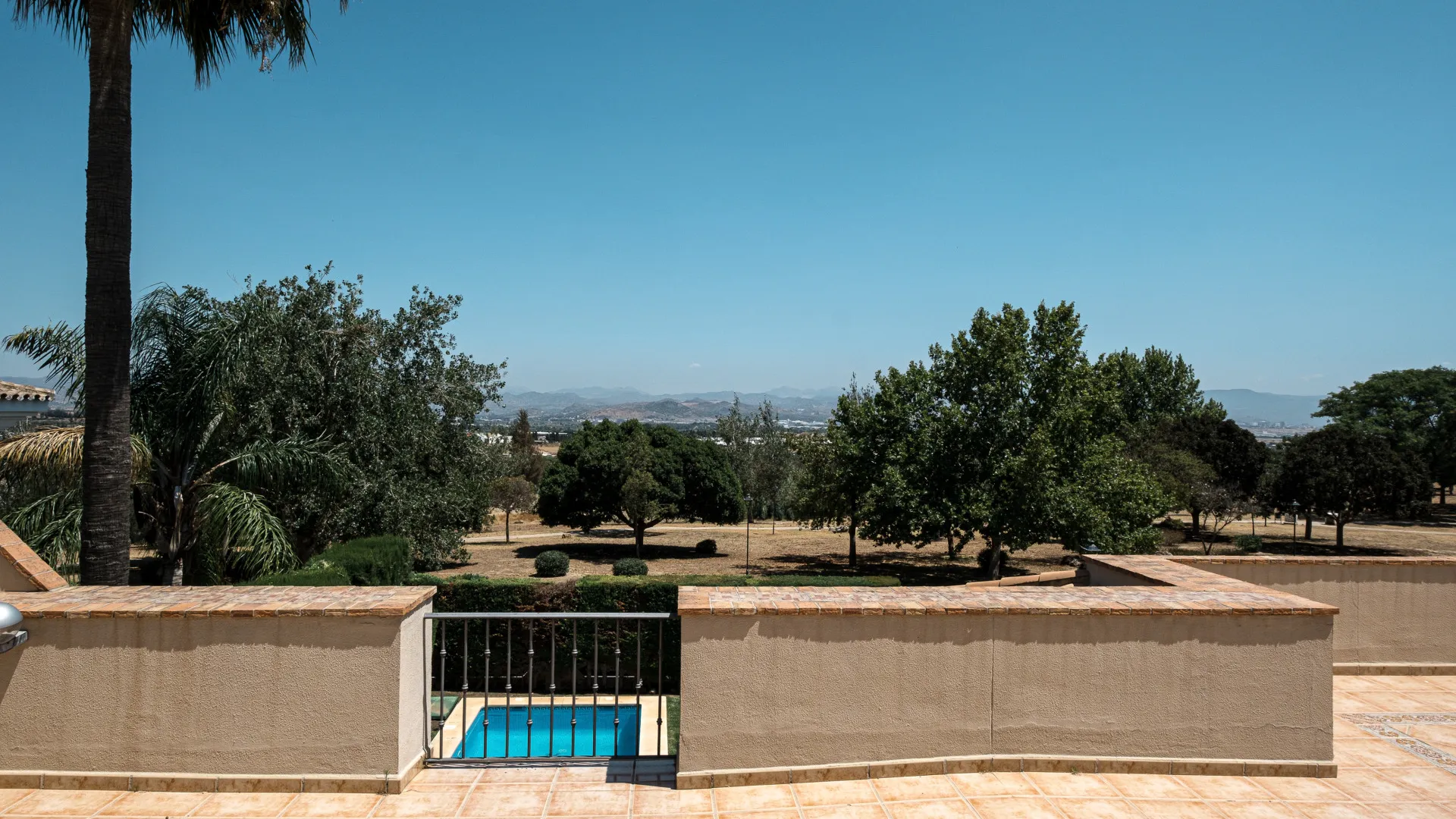 Se vende chalet en Alhaurin de la Torre con 5 dormitorios