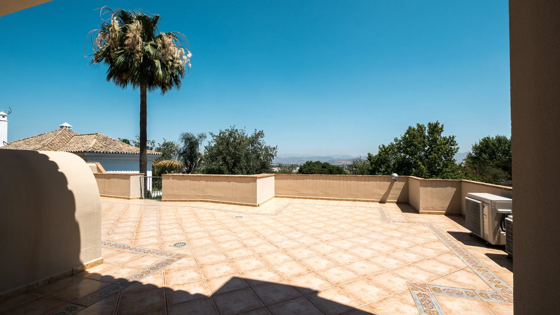 Se vende chalet en Alhaurin de la Torre con 5 dormitorios