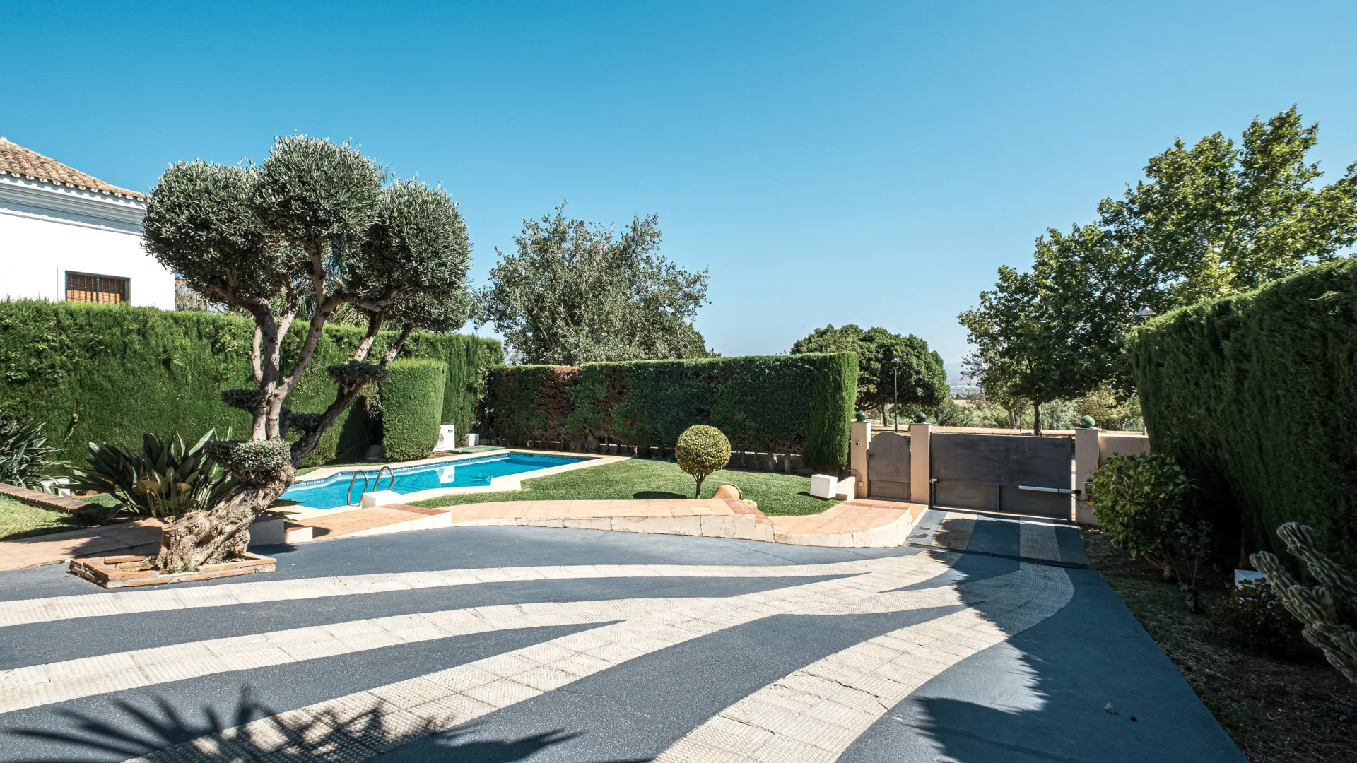 Se vende chalet en Alhaurin de la Torre con 5 dormitorios