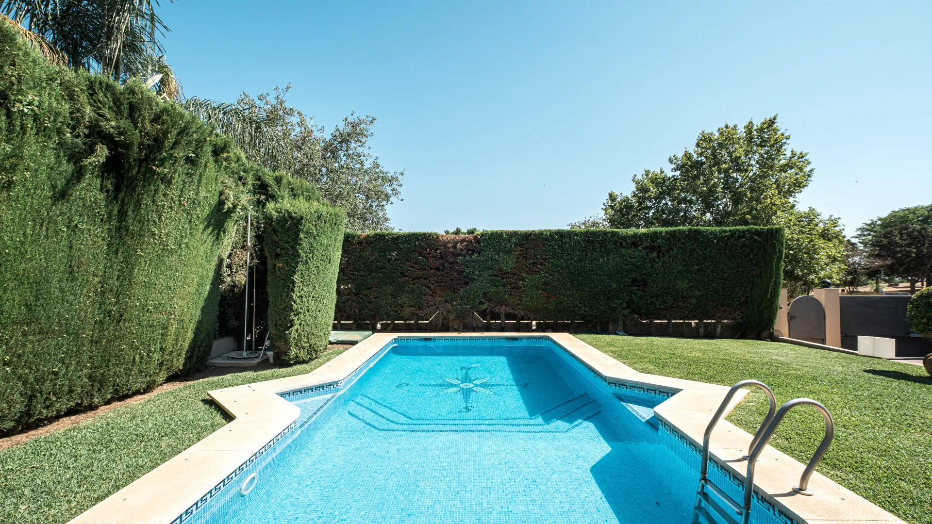 Se vende chalet en Alhaurin de la Torre con 5 dormitorios