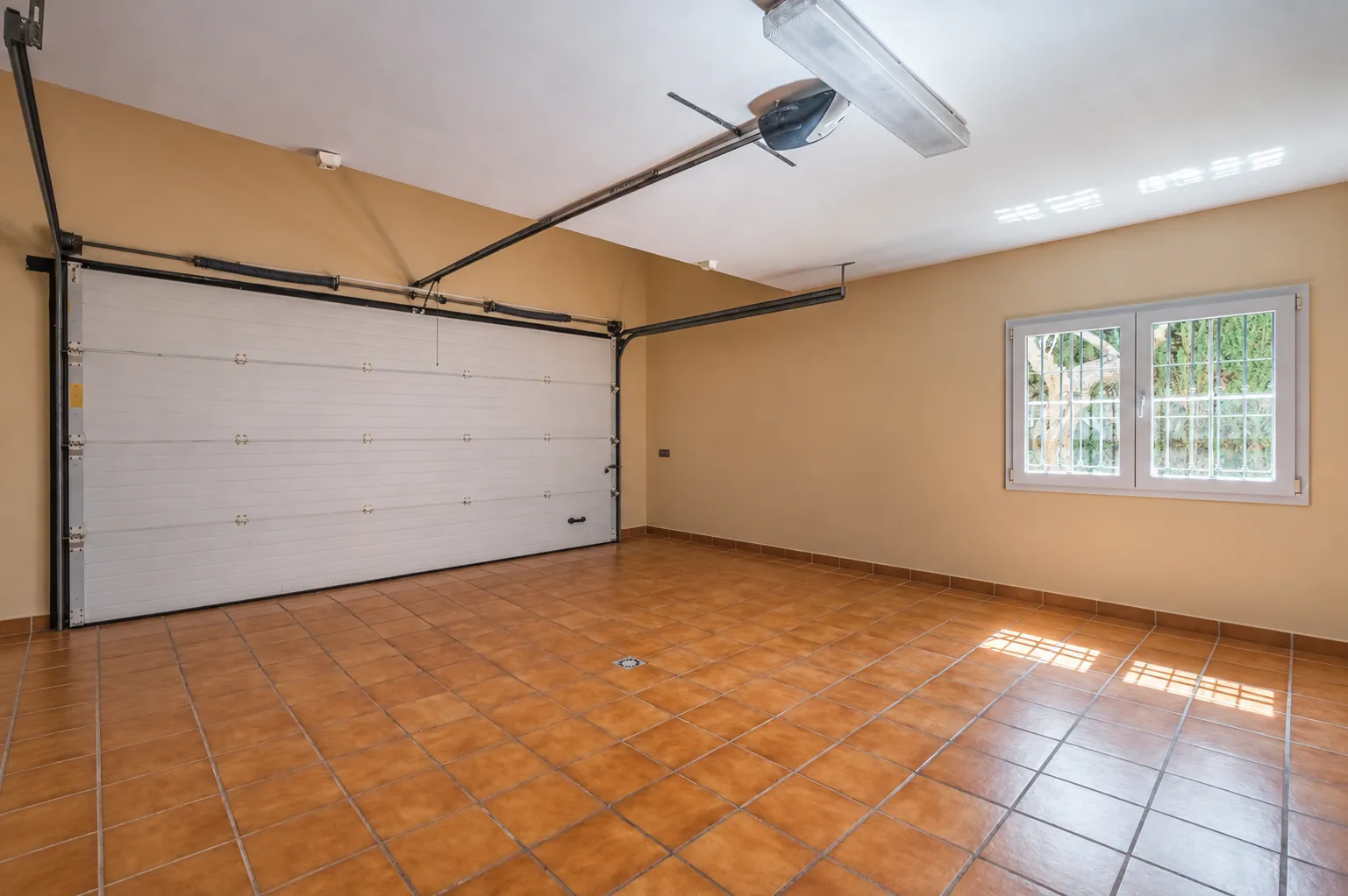 Se vende chalet en Alhaurin de la Torre con 5 dormitorios