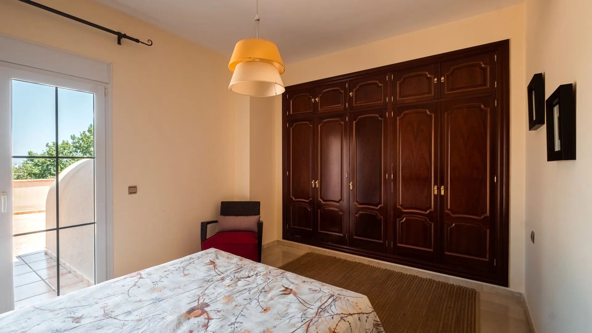 Se vende chalet en Alhaurin de la Torre con 5 dormitorios
