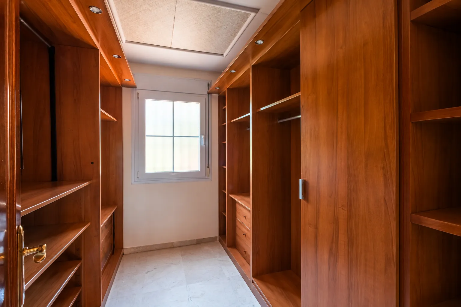 Se vende chalet en Alhaurin de la Torre con 5 dormitorios