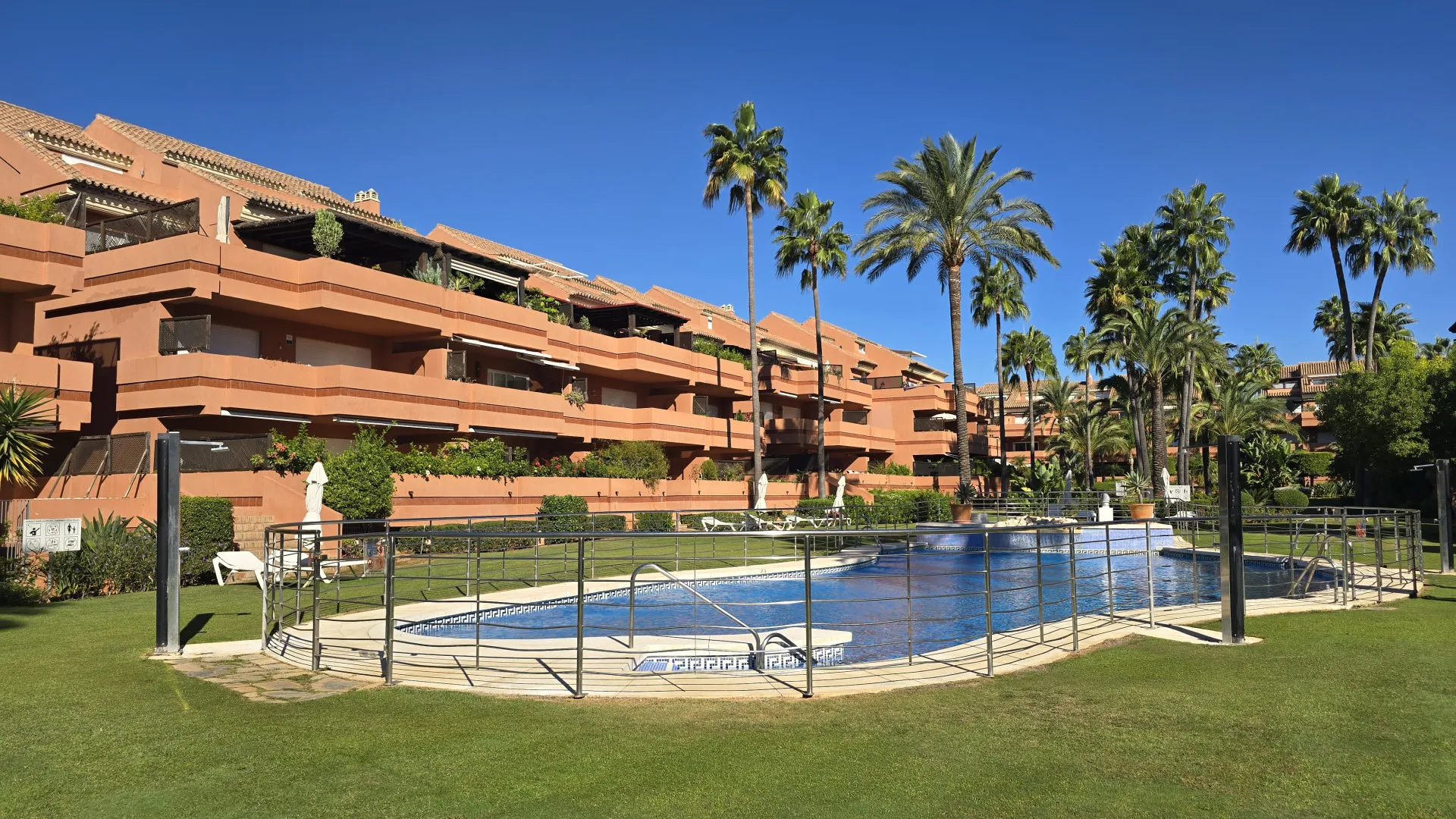 Buy duplex penthouse in El Embrujo Playa