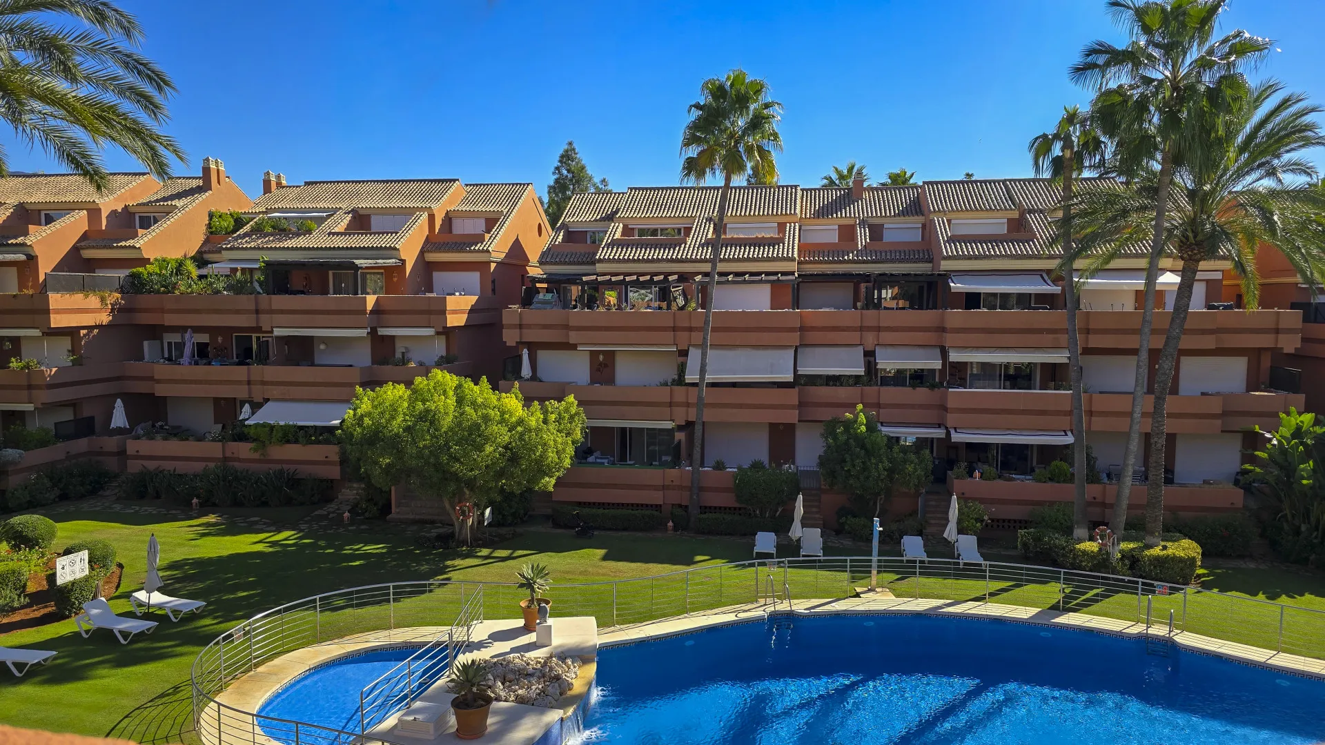 Buy duplex penthouse in El Embrujo Playa