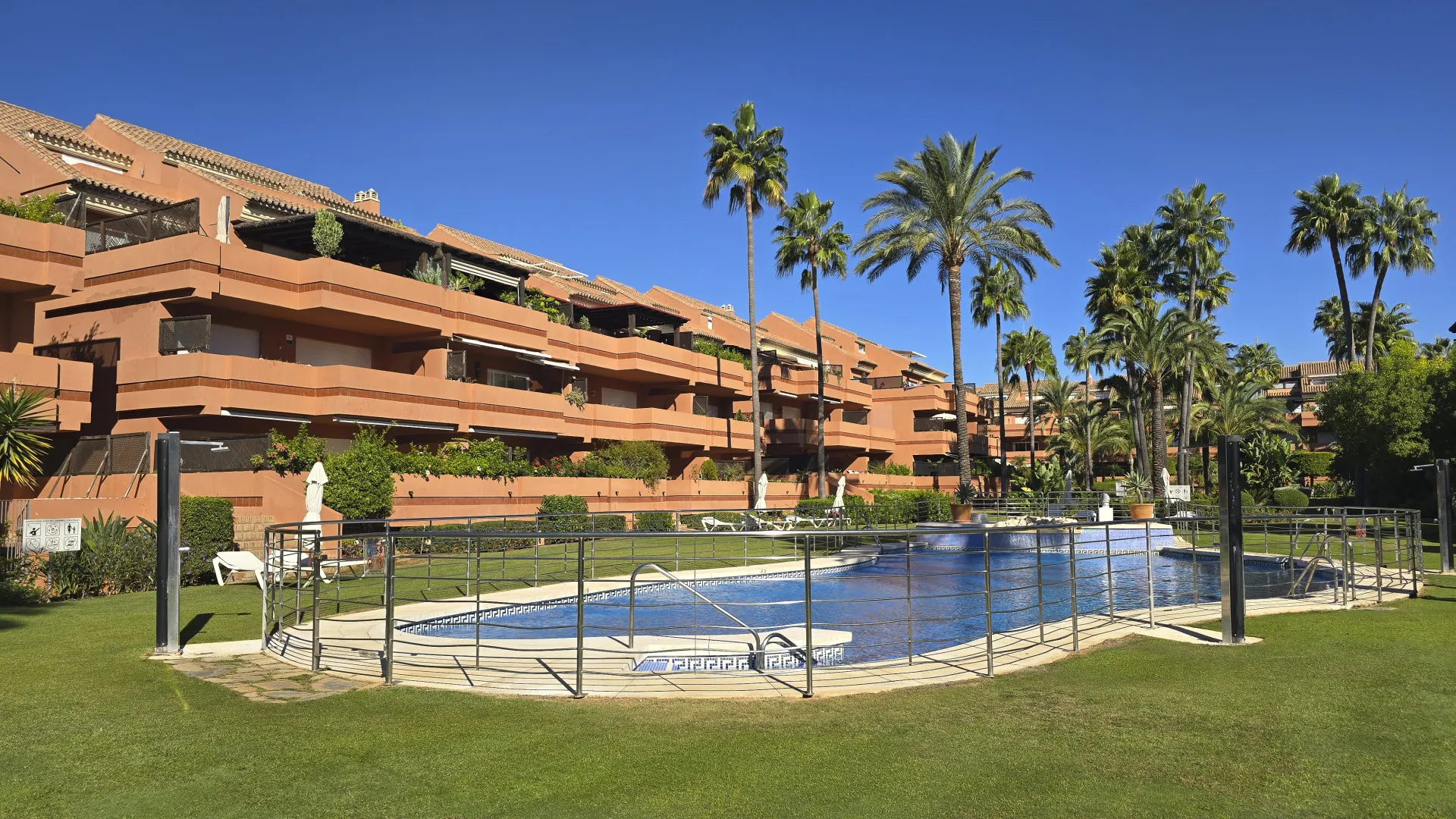 Buy duplex penthouse in El Embrujo Playa